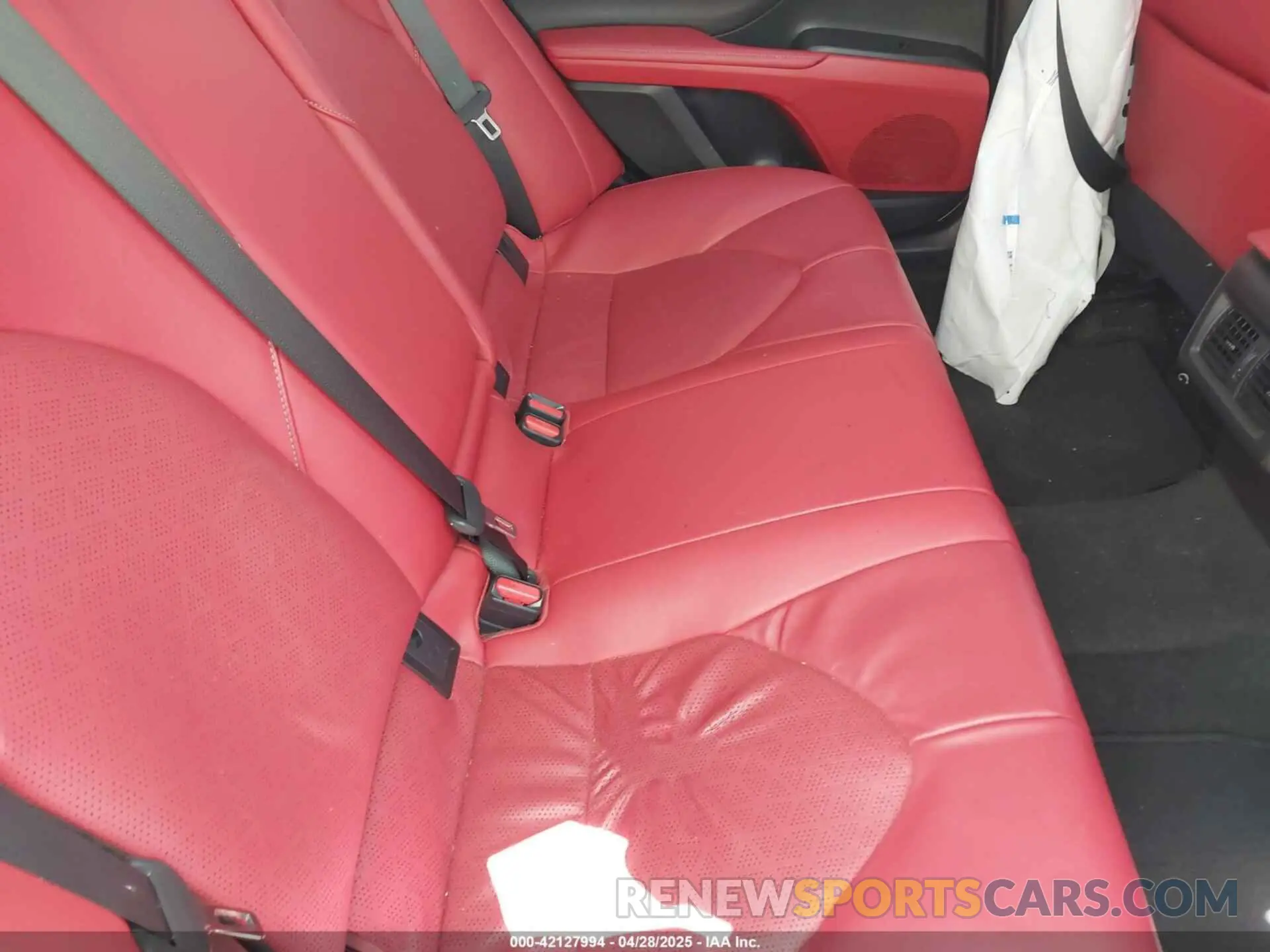 8 Photograph of a damaged car 4T1K61AK2MU408023 TOYOTA CAMRY 2021