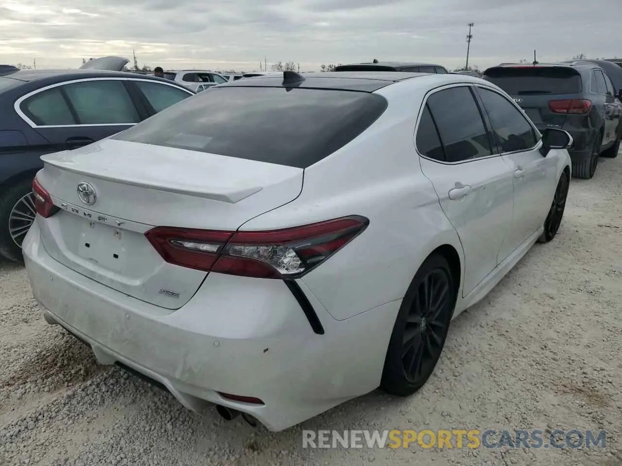 4 Photograph of a damaged car 4T1K61AK2MU513662 TOYOTA CAMRY 2021