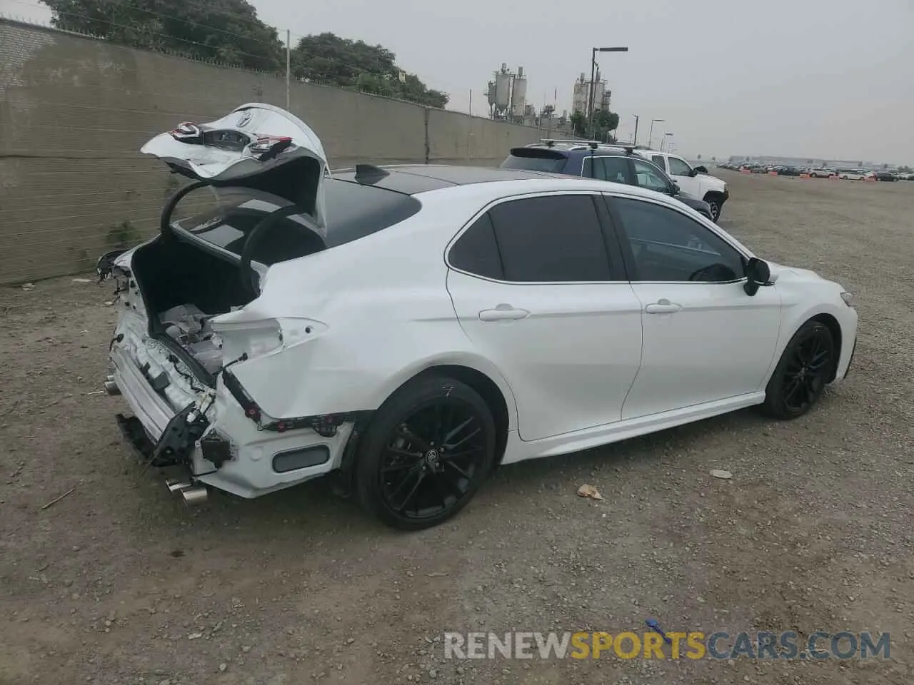 3 Photograph of a damaged car 4T1K61AK2MU585512 TOYOTA CAMRY 2021
