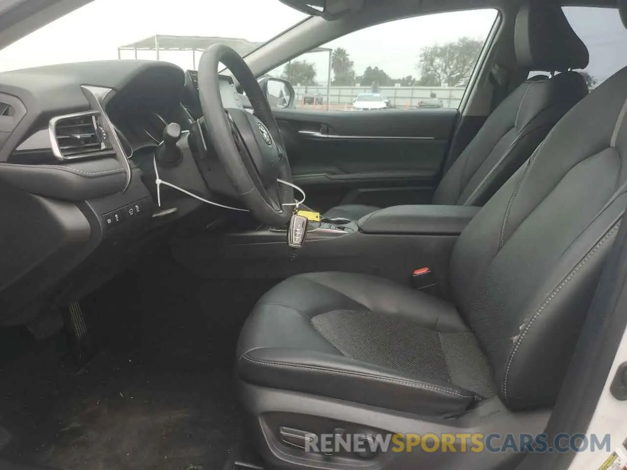 7 Photograph of a damaged car 4T1K61AK2MU585512 TOYOTA CAMRY 2021