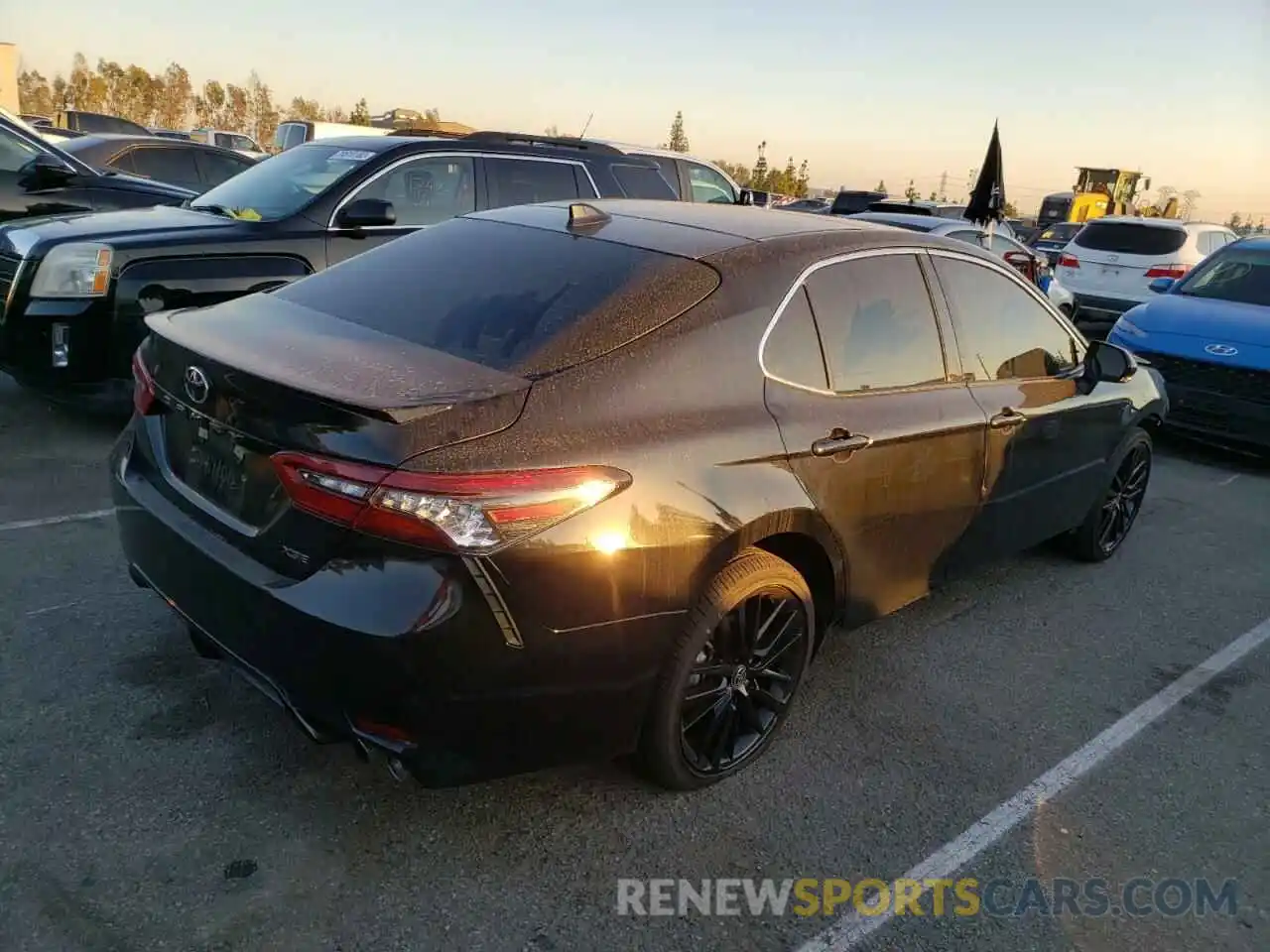 3 Photograph of a damaged car 4T1K61AK2MU604589 TOYOTA CAMRY 2021