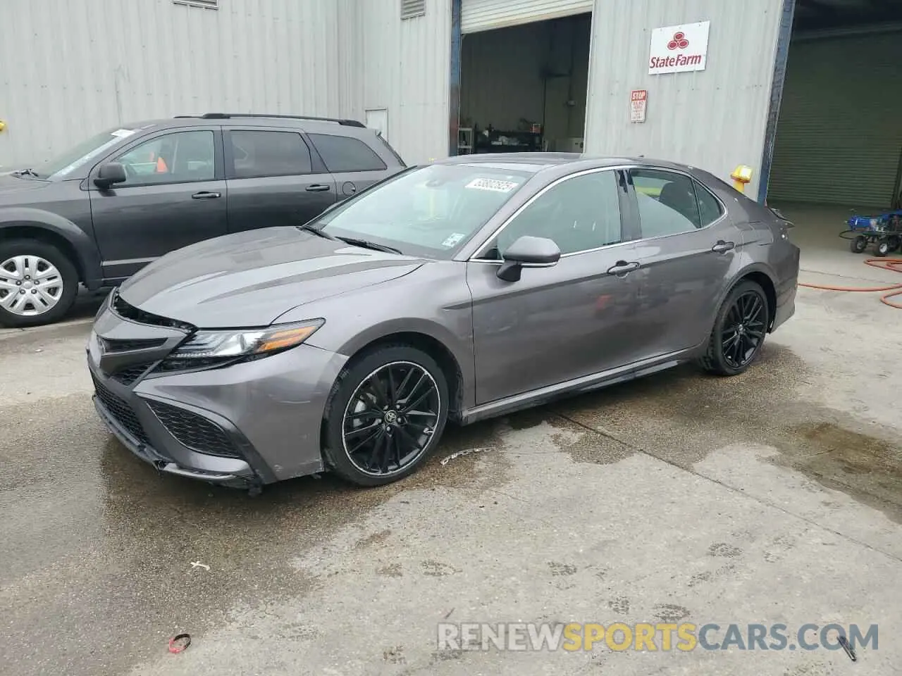 1 Photograph of a damaged car 4T1K61AK2MU612627 TOYOTA CAMRY 2021