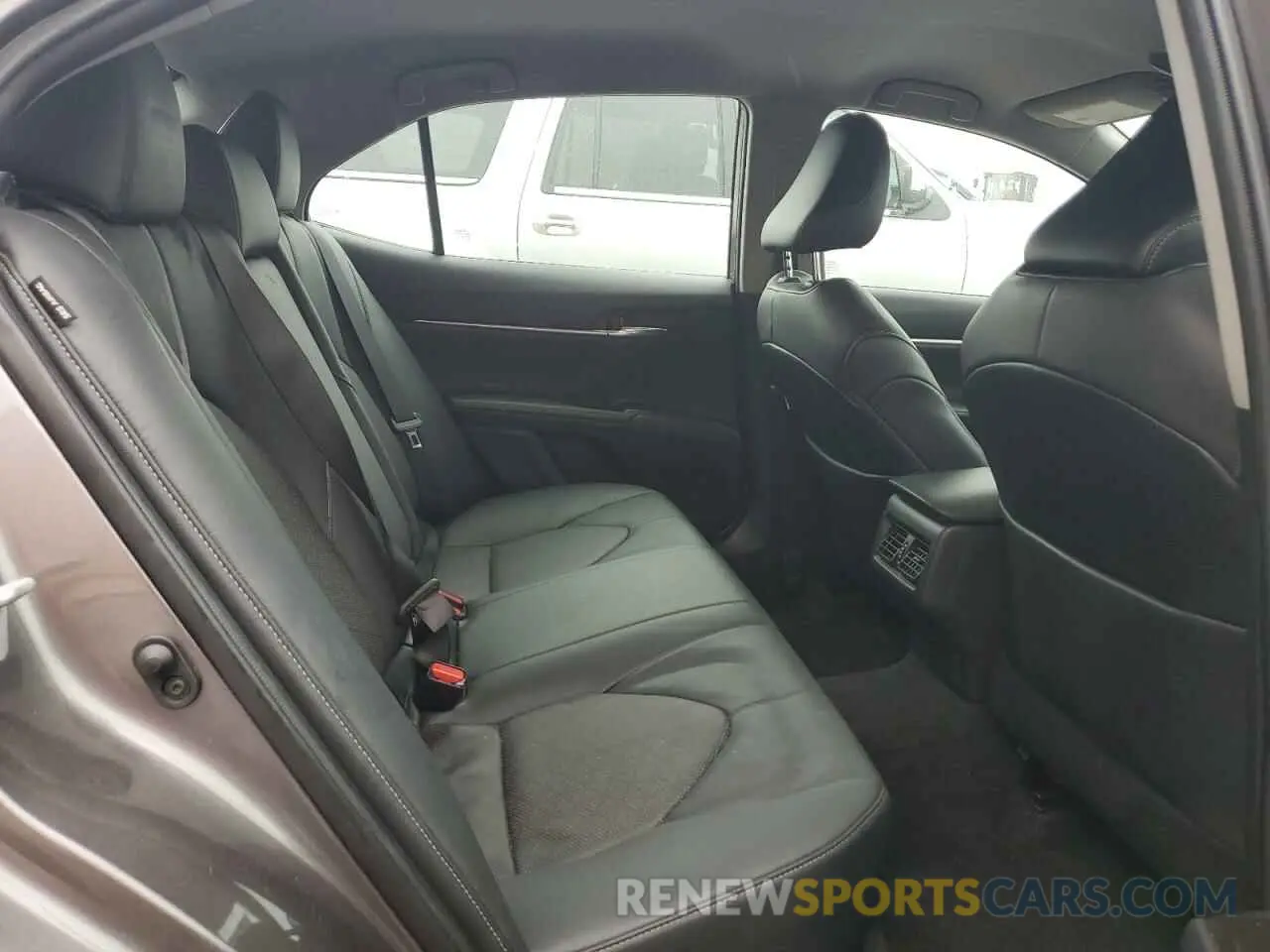 10 Photograph of a damaged car 4T1K61AK2MU612627 TOYOTA CAMRY 2021