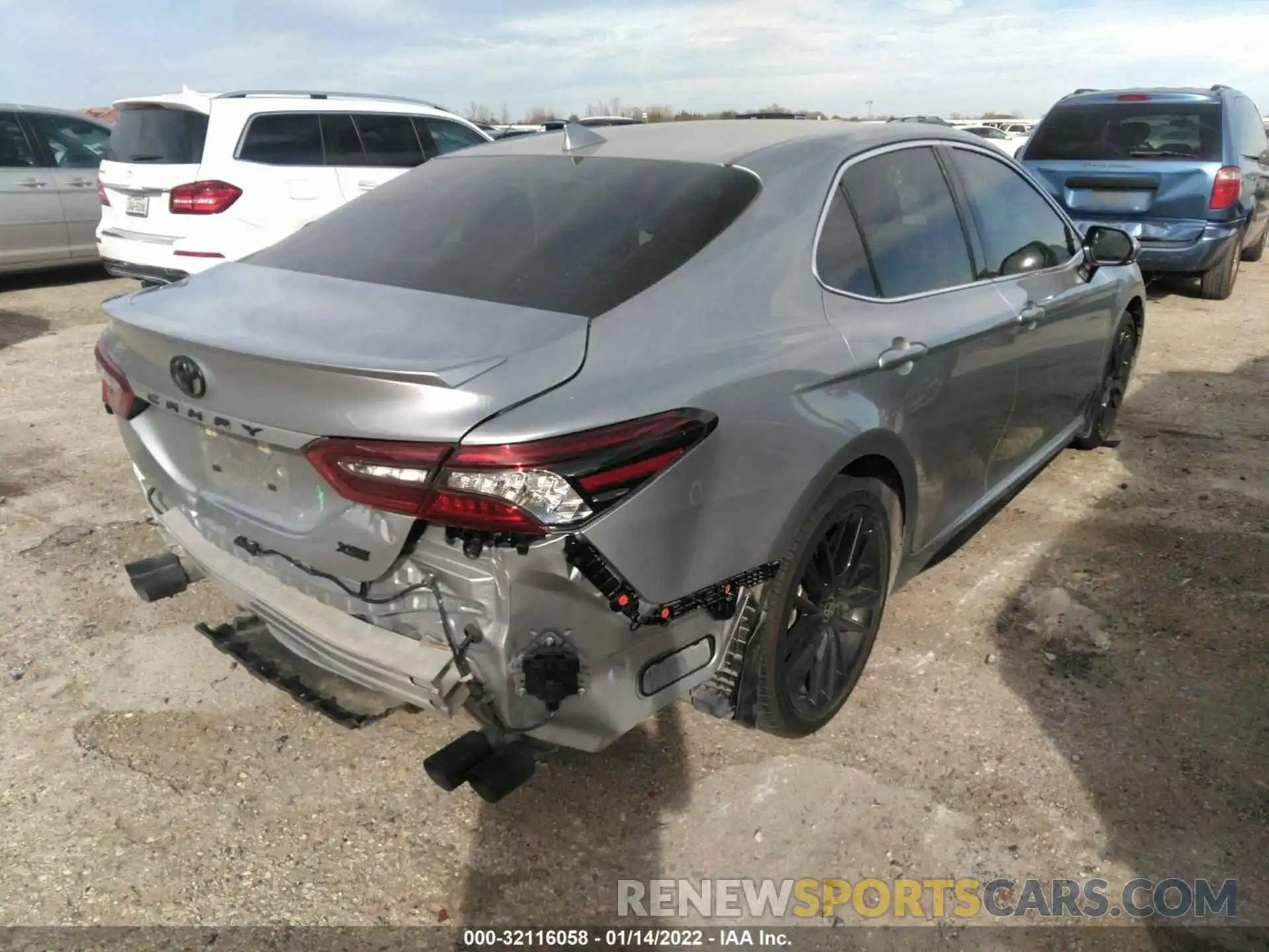 4 Photograph of a damaged car 4T1K61AK3MU421914 TOYOTA CAMRY 2021