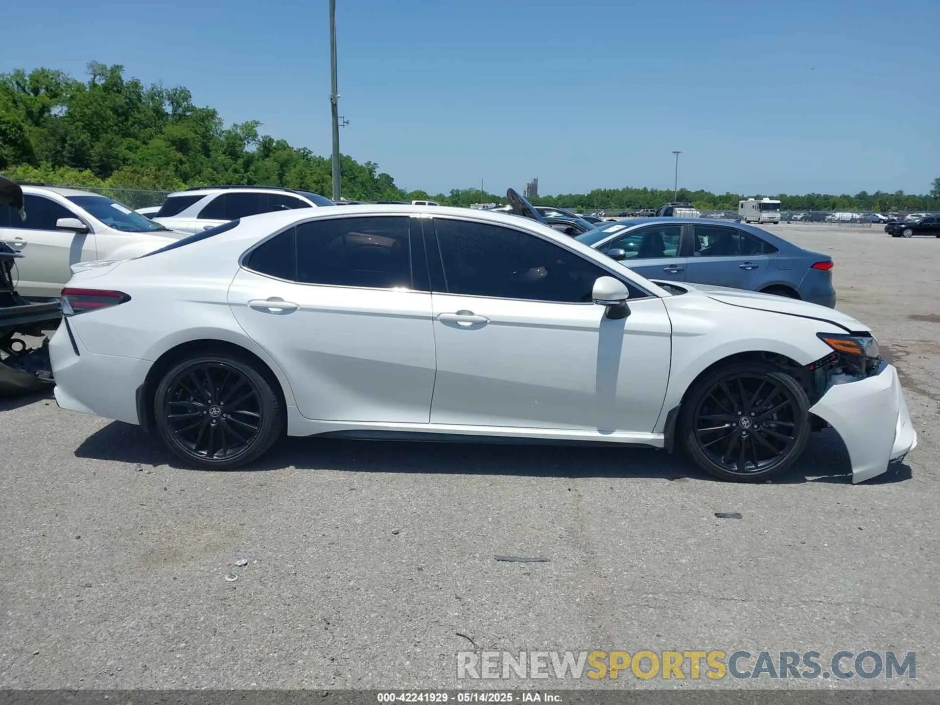 13 Photograph of a damaged car 4T1K61AK3MU473351 TOYOTA CAMRY 2021