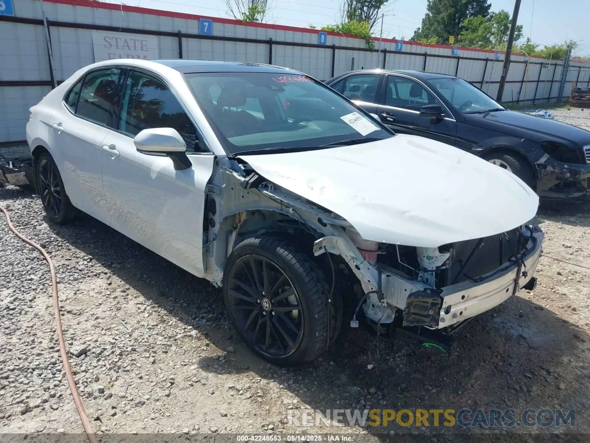 1 Photograph of a damaged car 4T1K61AK3MU542720 TOYOTA CAMRY 2021