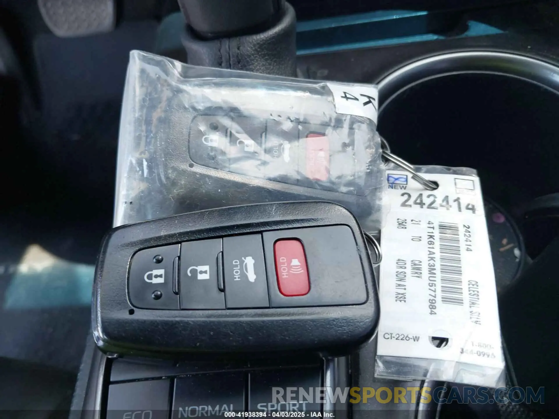 11 Photograph of a damaged car 4T1K61AK3MU577984 TOYOTA CAMRY 2021