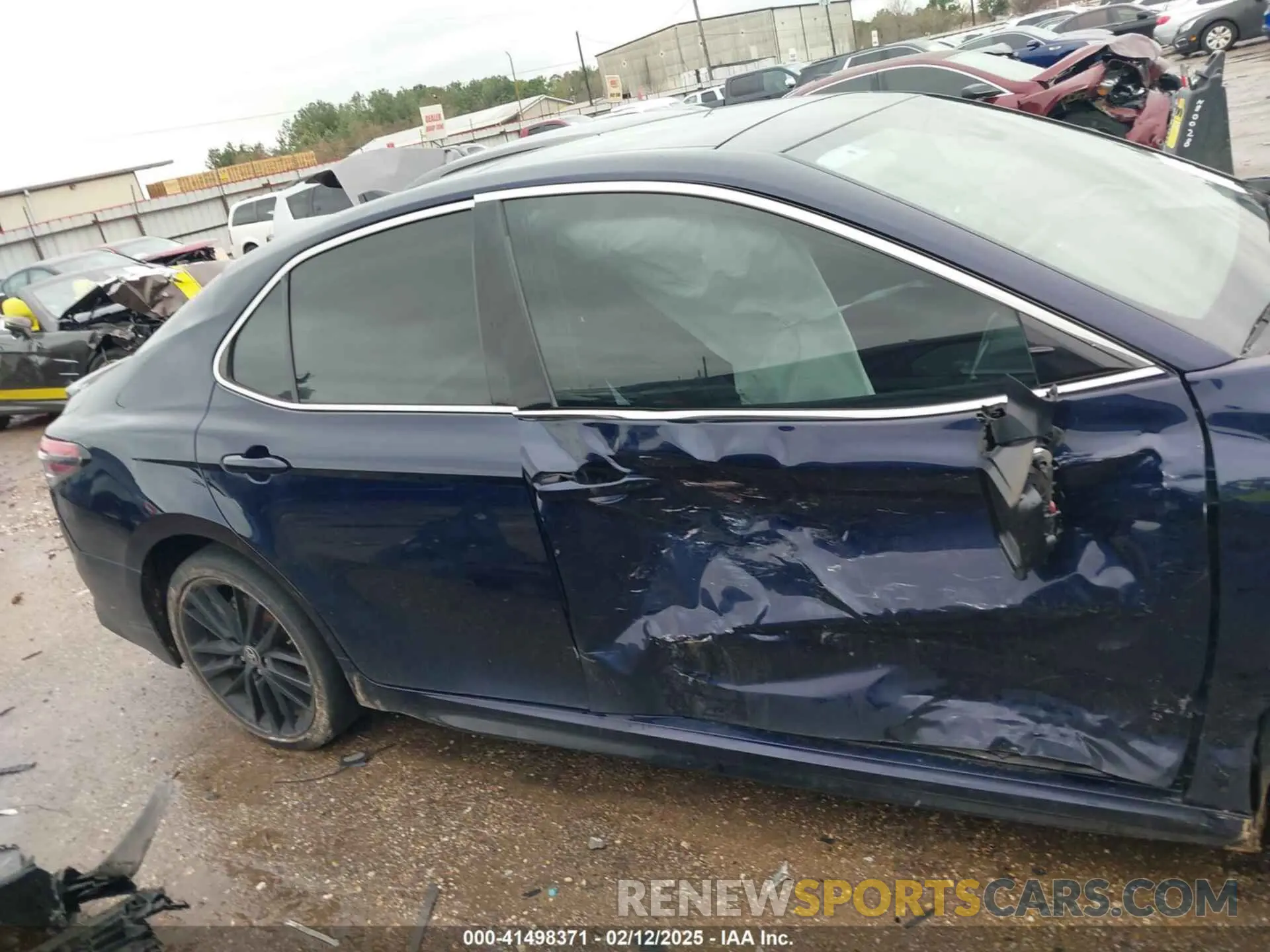 14 Photograph of a damaged car 4T1K61AK3MU604777 TOYOTA CAMRY 2021