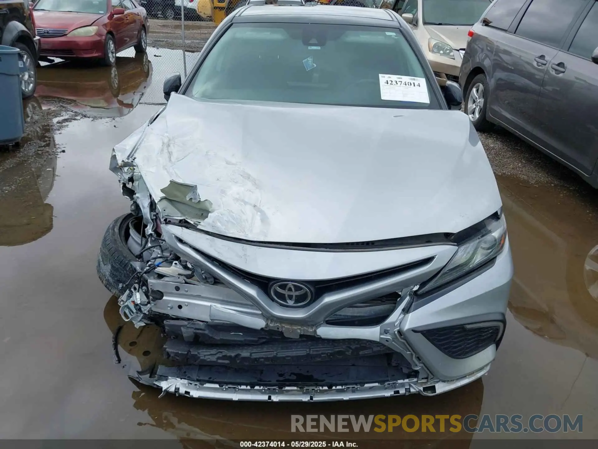 11 Photograph of a damaged car 4T1K61AK4MU445543 TOYOTA CAMRY 2021