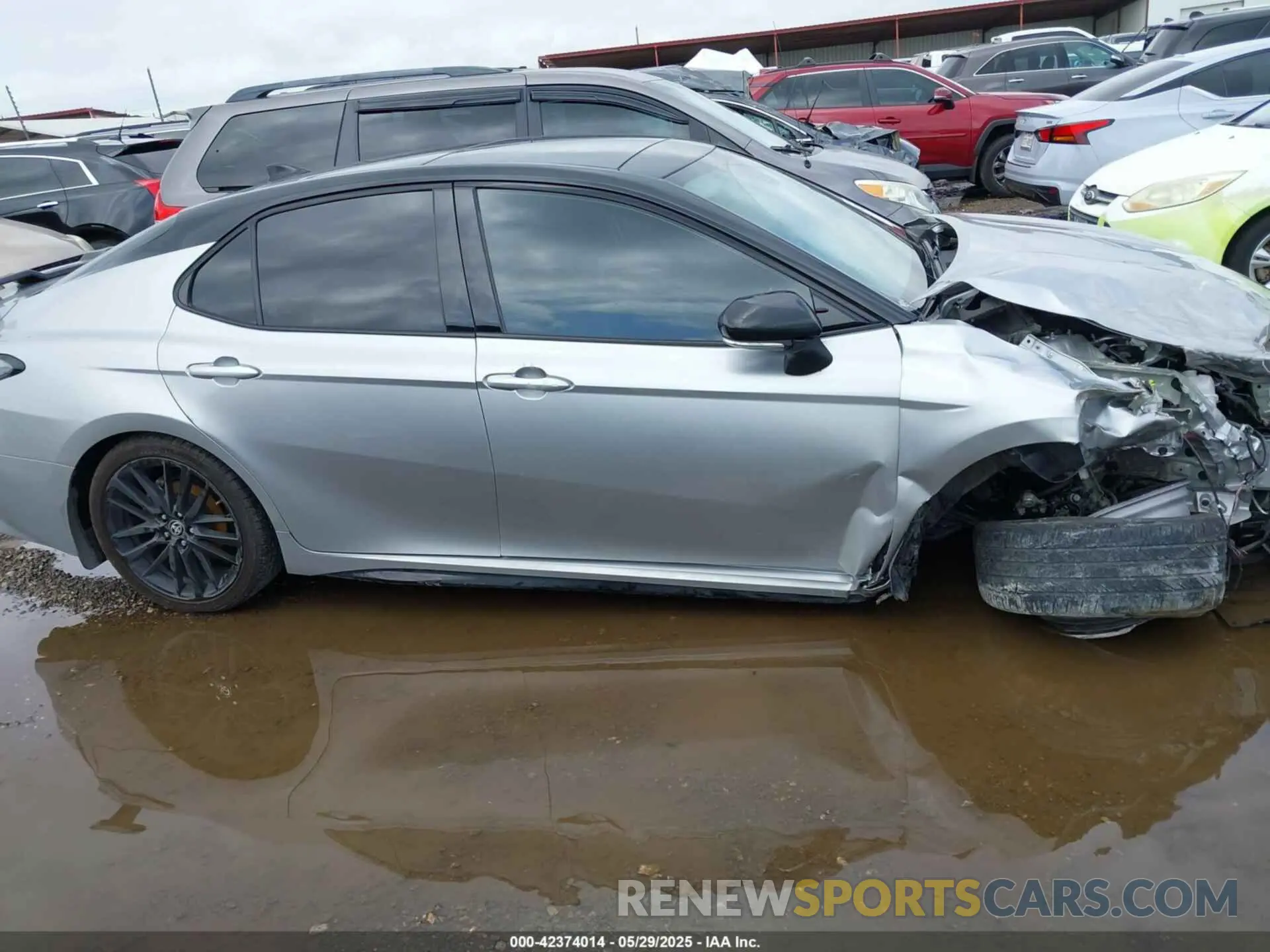 12 Photograph of a damaged car 4T1K61AK4MU445543 TOYOTA CAMRY 2021