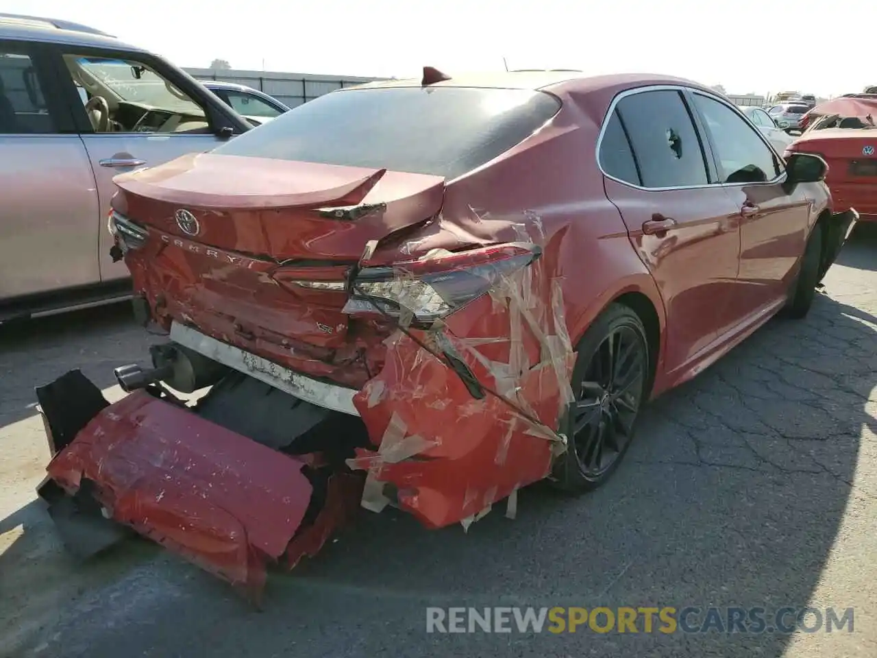 4 Photograph of a damaged car 4T1K61AK4MU473004 TOYOTA CAMRY 2021