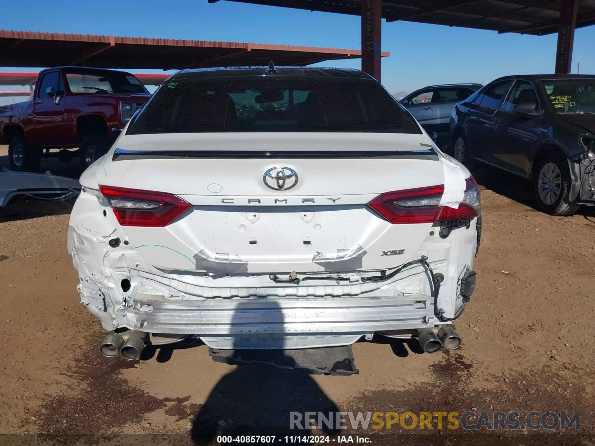 17 Photograph of a damaged car 4T1K61AK4MU474413 TOYOTA CAMRY 2021
