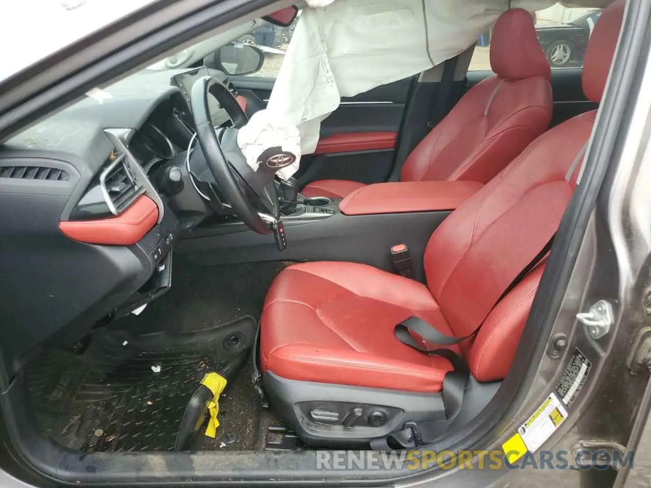 8 Photograph of a damaged car 4T1K61AK4MU614055 TOYOTA CAMRY 2021