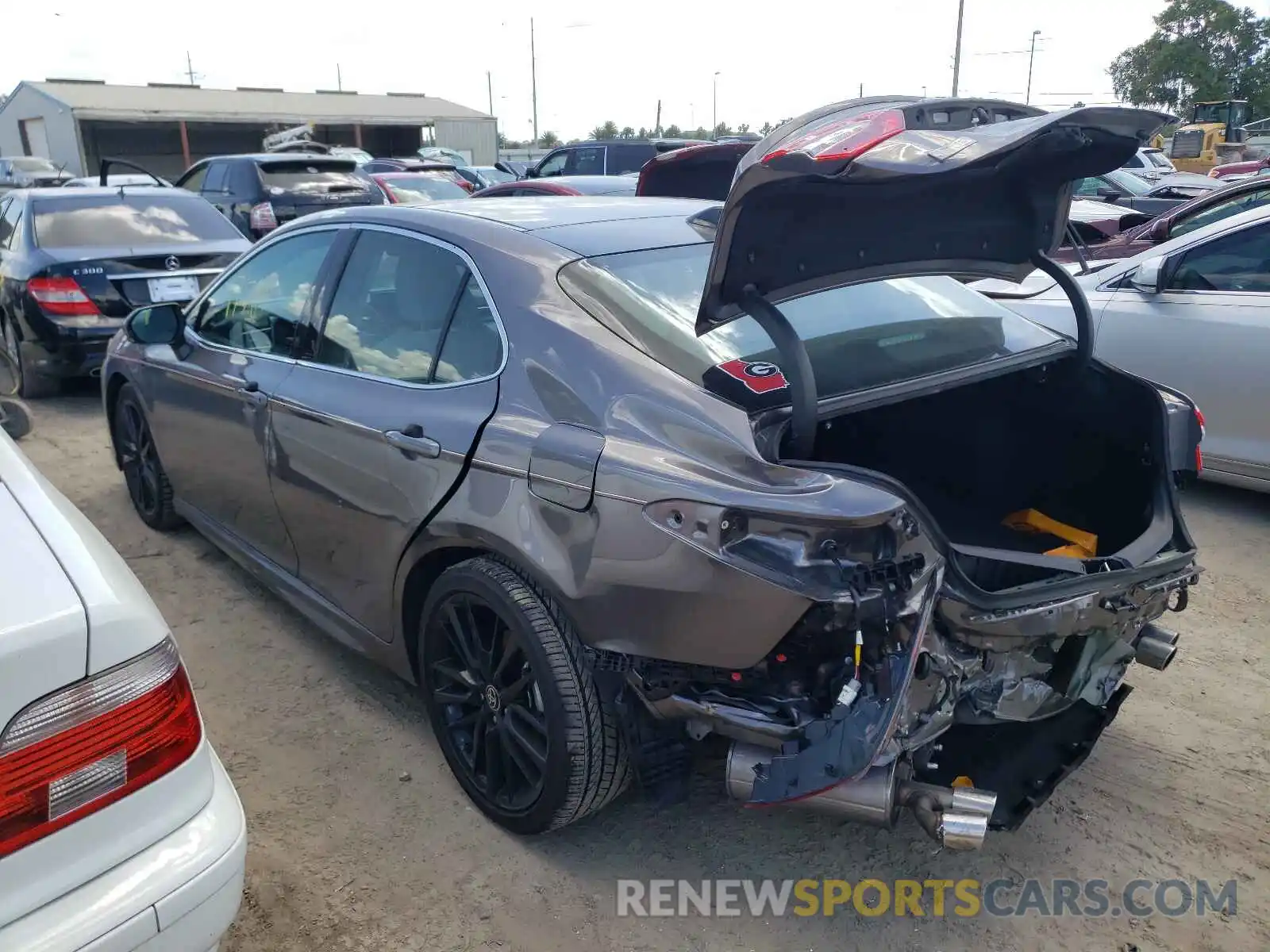 3 Photograph of a damaged car 4T1K61AK5MU423552 TOYOTA CAMRY 2021