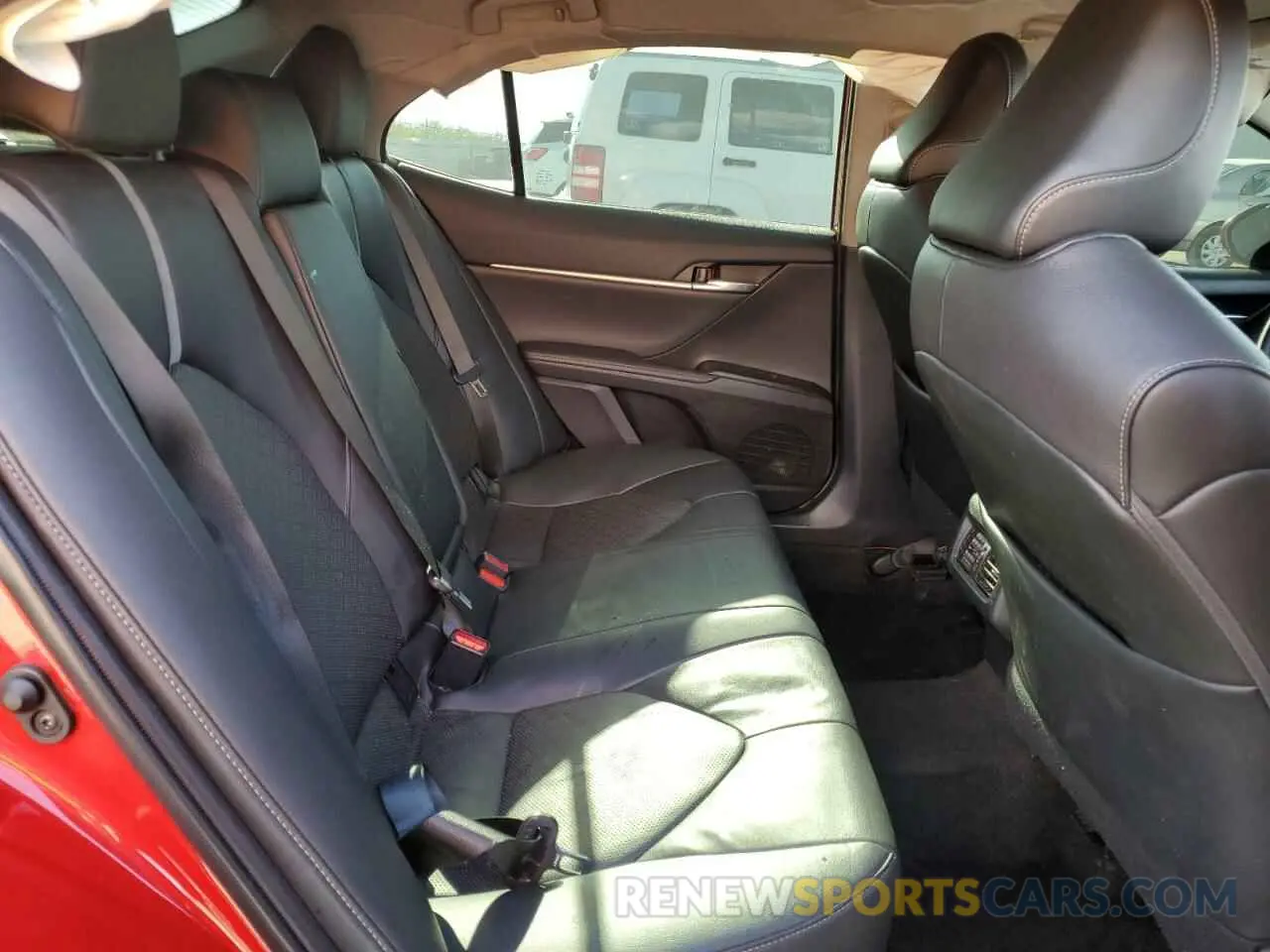 10 Photograph of a damaged car 4T1K61AK5MU493424 TOYOTA CAMRY 2021