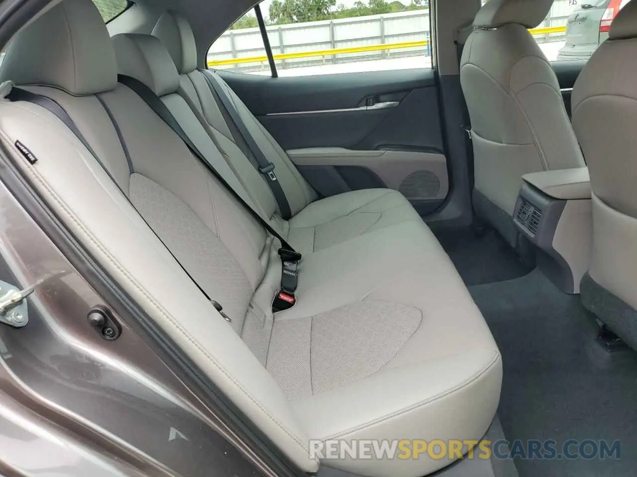 10 Photograph of a damaged car 4T1K61AK5MU512506 TOYOTA CAMRY 2021
