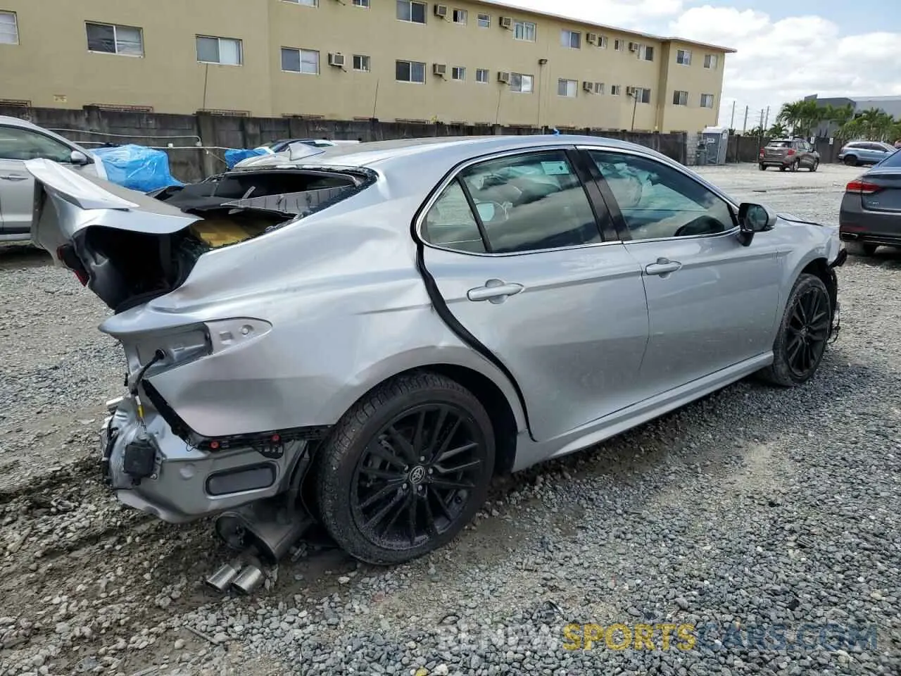 3 Photograph of a damaged car 4T1K61AK5MU614498 TOYOTA CAMRY 2021