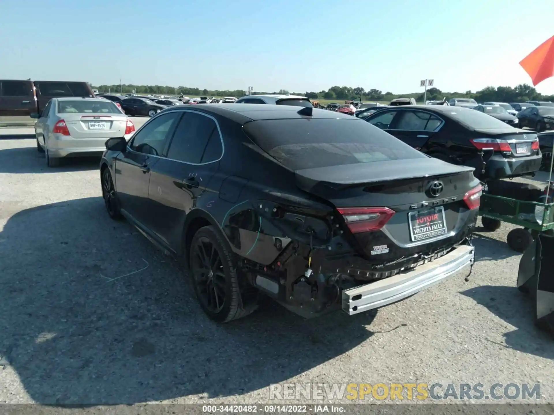 3 Photograph of a damaged car 4T1K61AK6MU517617 TOYOTA CAMRY 2021