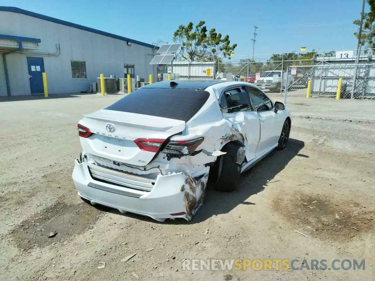 4 Photograph of a damaged car 4T1K61AK6MU583570 TOYOTA CAMRY 2021