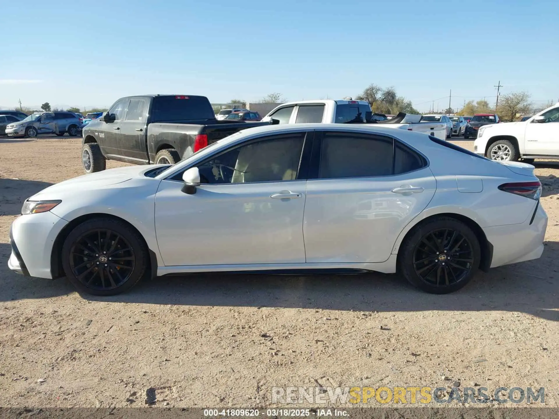 14 Photograph of a damaged car 4T1K61AK6MU589787 TOYOTA CAMRY 2021