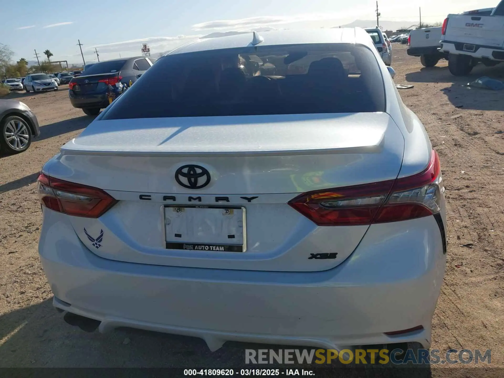 16 Photograph of a damaged car 4T1K61AK6MU589787 TOYOTA CAMRY 2021