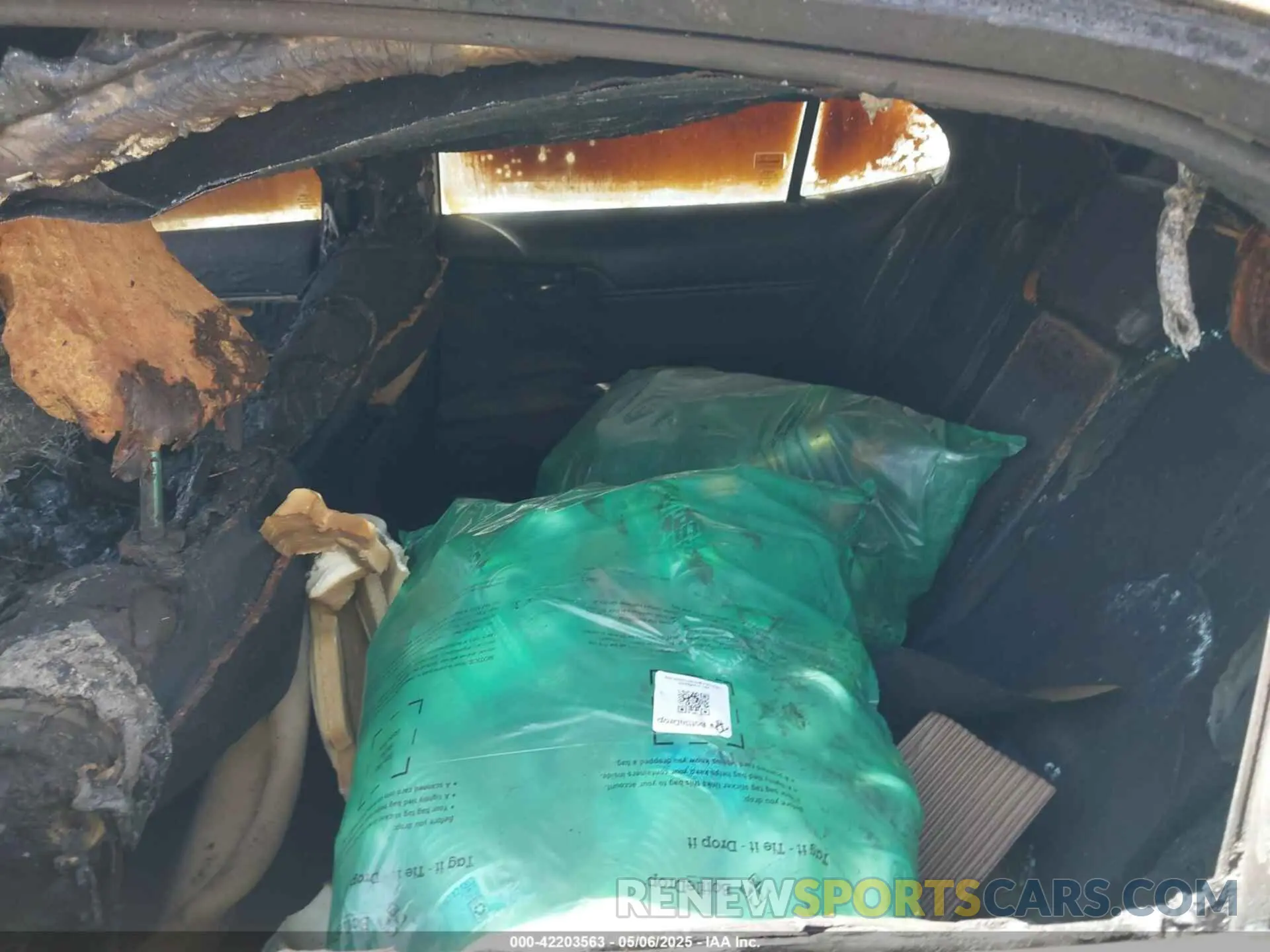 8 Photograph of a damaged car 4T1K61AK6MU590079 TOYOTA CAMRY 2021