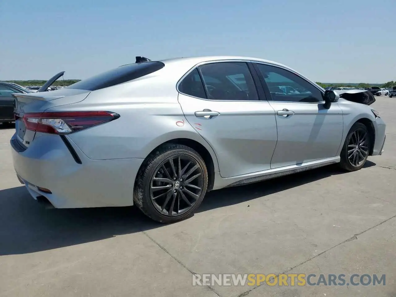 3 Photograph of a damaged car 4T1K61AK7MU405991 TOYOTA CAMRY 2021