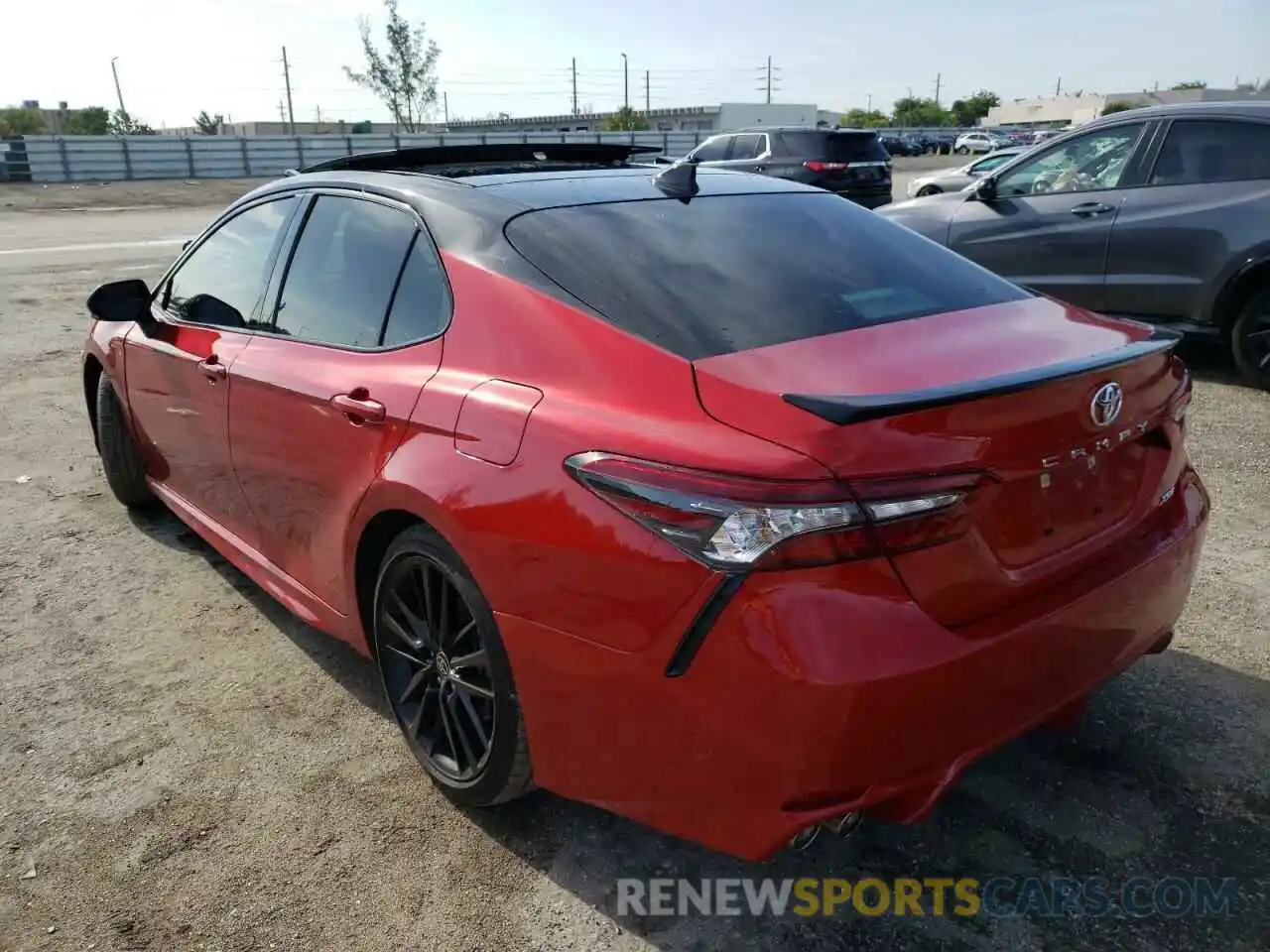 3 Photograph of a damaged car 4T1K61AK7MU464636 TOYOTA CAMRY 2021