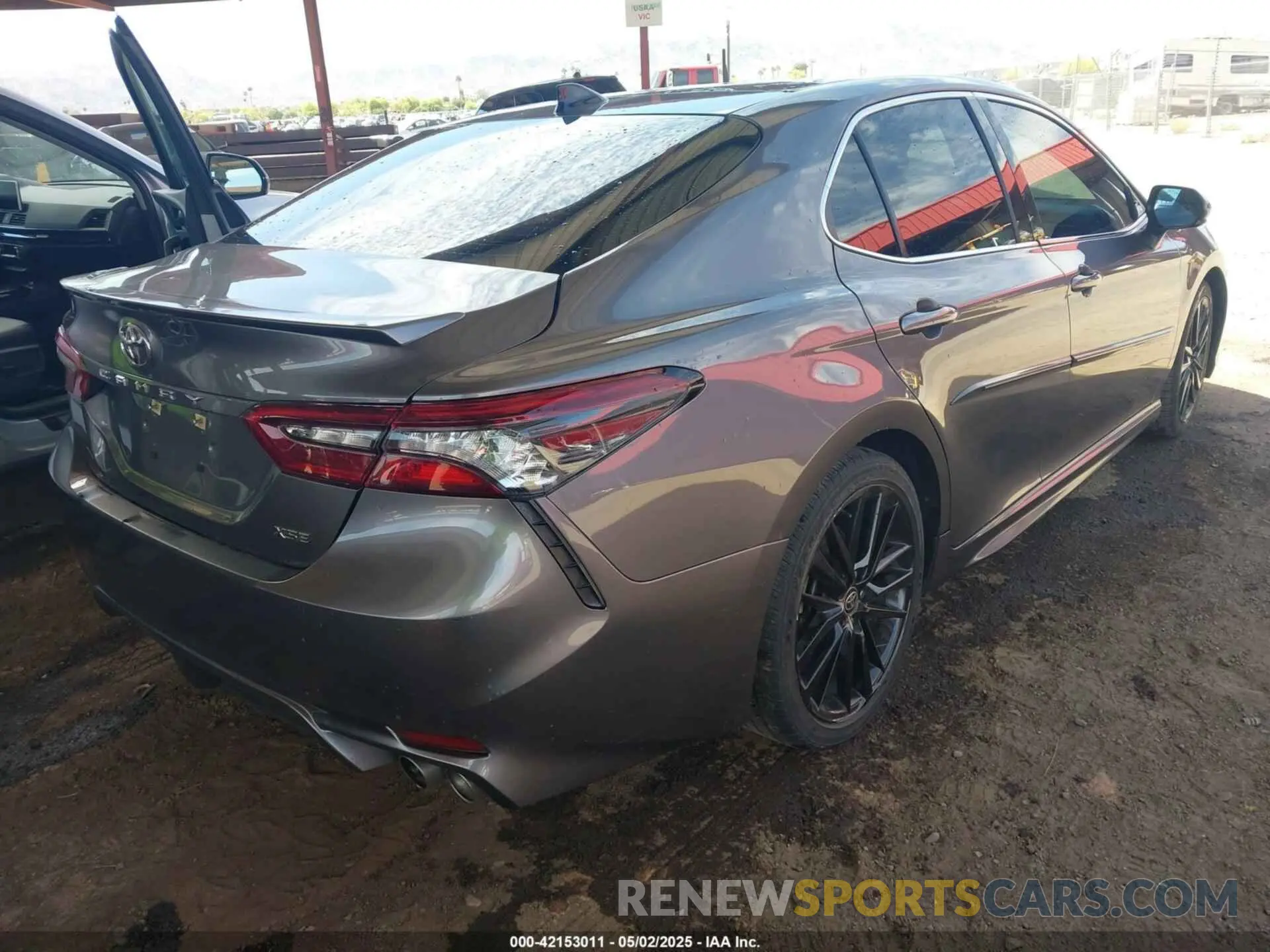 4 Photograph of a damaged car 4T1K61AK7MU557186 TOYOTA CAMRY 2021