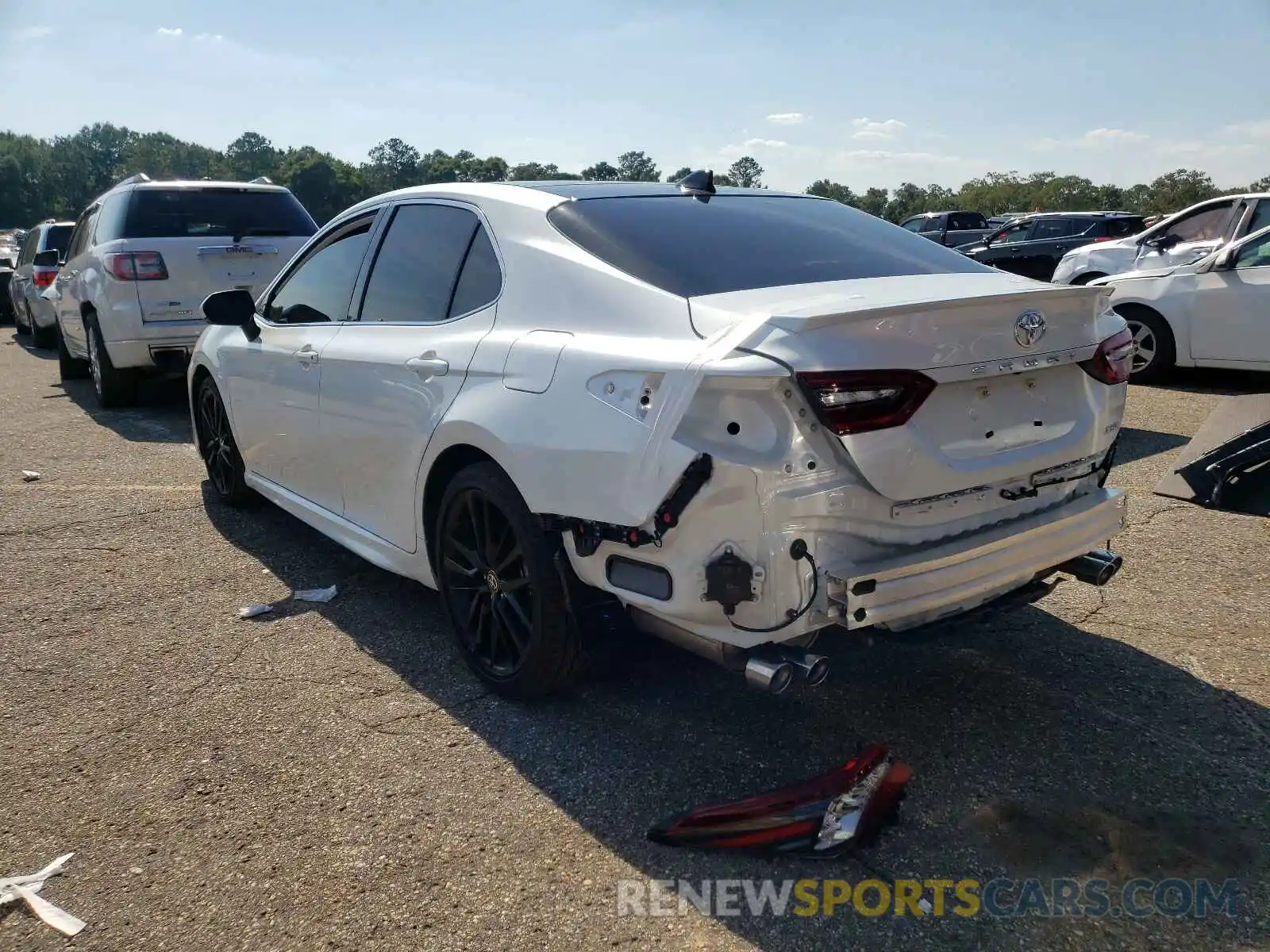 3 Photograph of a damaged car 4T1K61AK7MU567118 TOYOTA CAMRY 2021