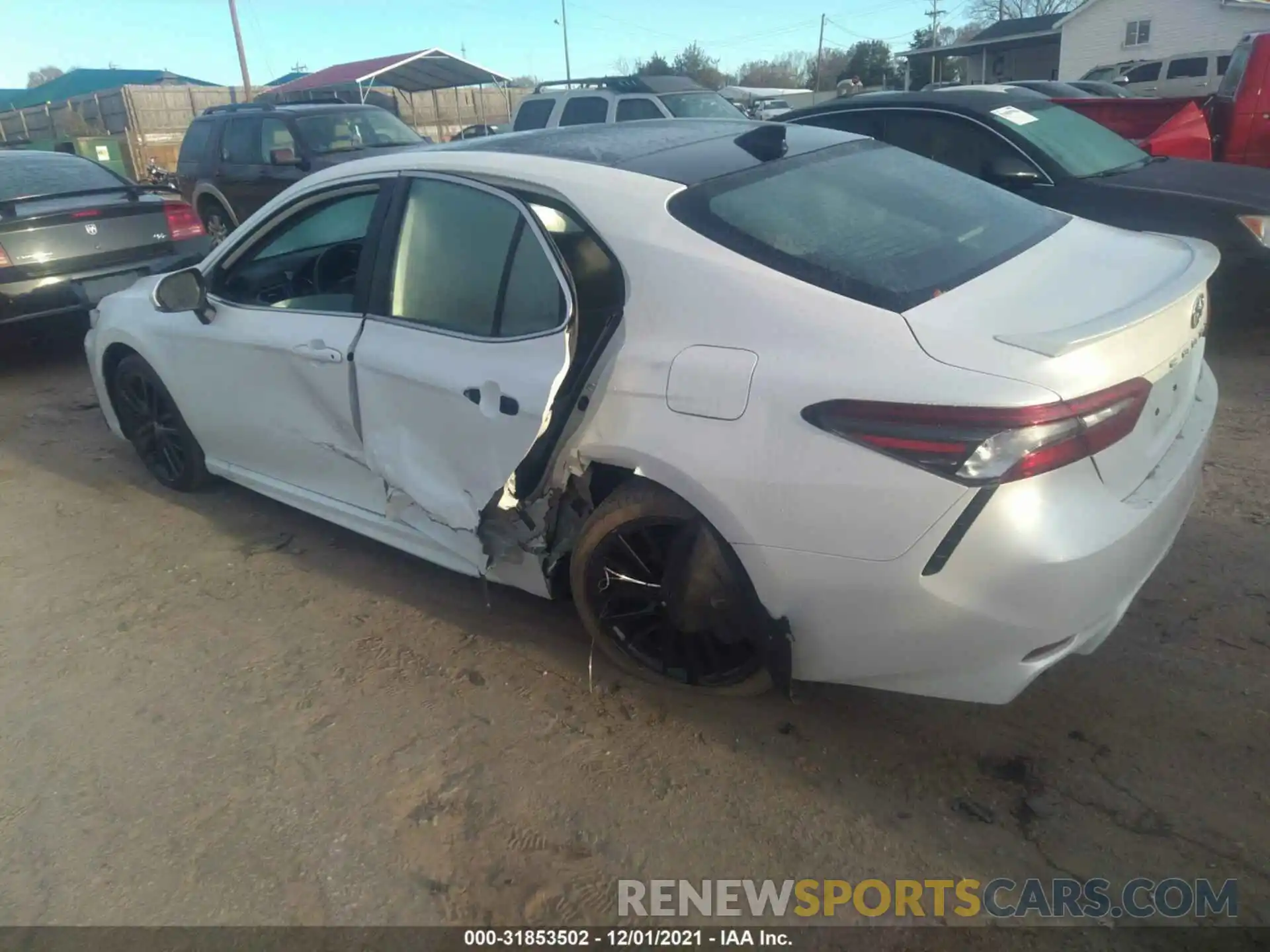 3 Photograph of a damaged car 4T1K61AK9MU424283 TOYOTA CAMRY 2021