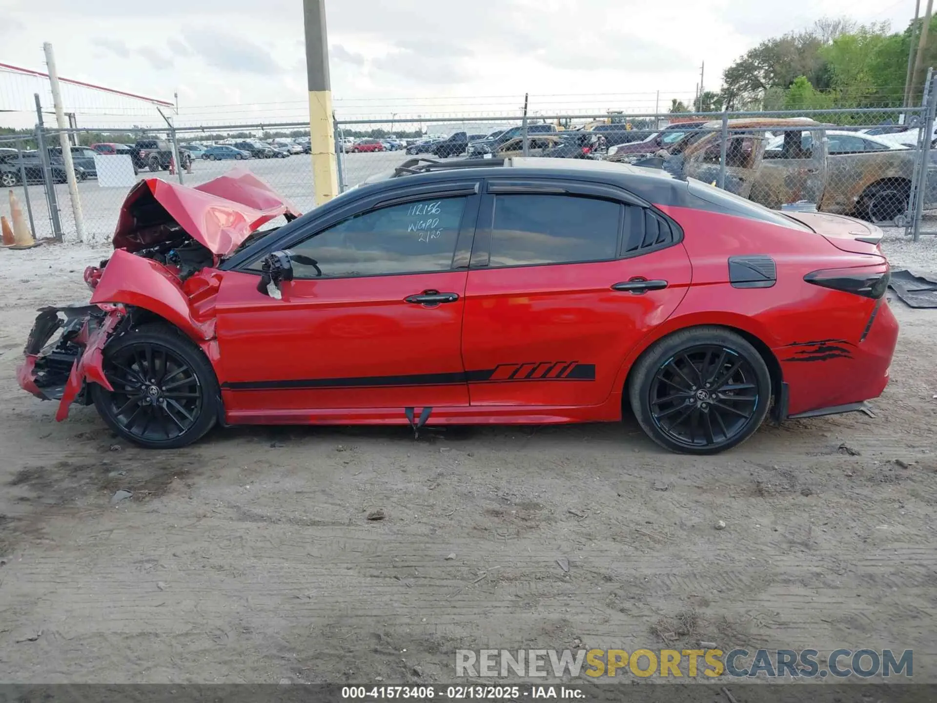 14 Photograph of a damaged car 4T1K61AK9MU467361 TOYOTA CAMRY 2021