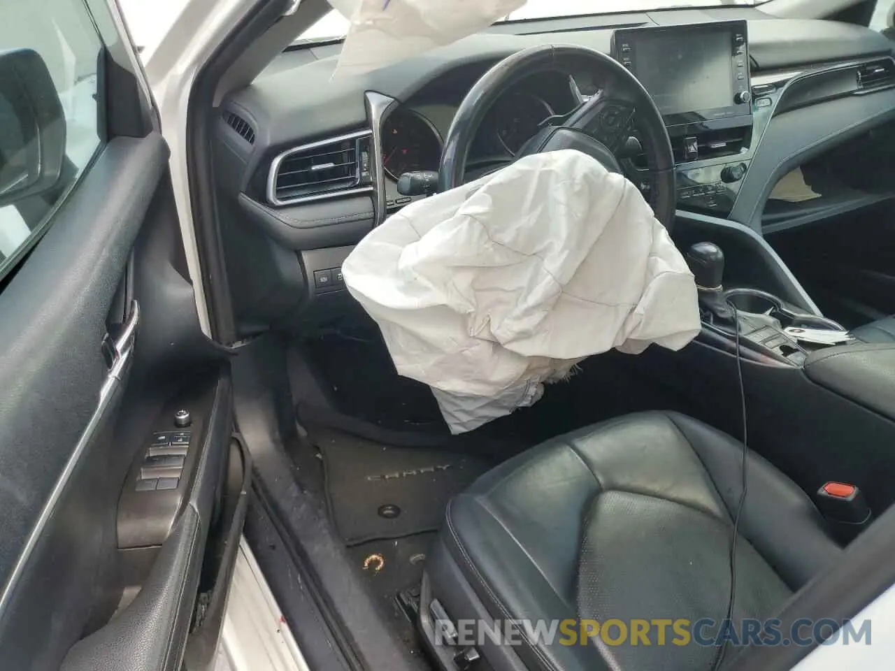 8 Photograph of a damaged car 4T1K61AK9MU591985 TOYOTA CAMRY 2021