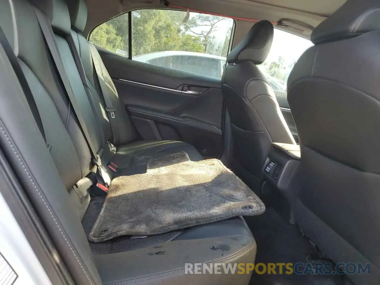 10 Photograph of a damaged car 4T1K61AK9MU599892 TOYOTA CAMRY 2021