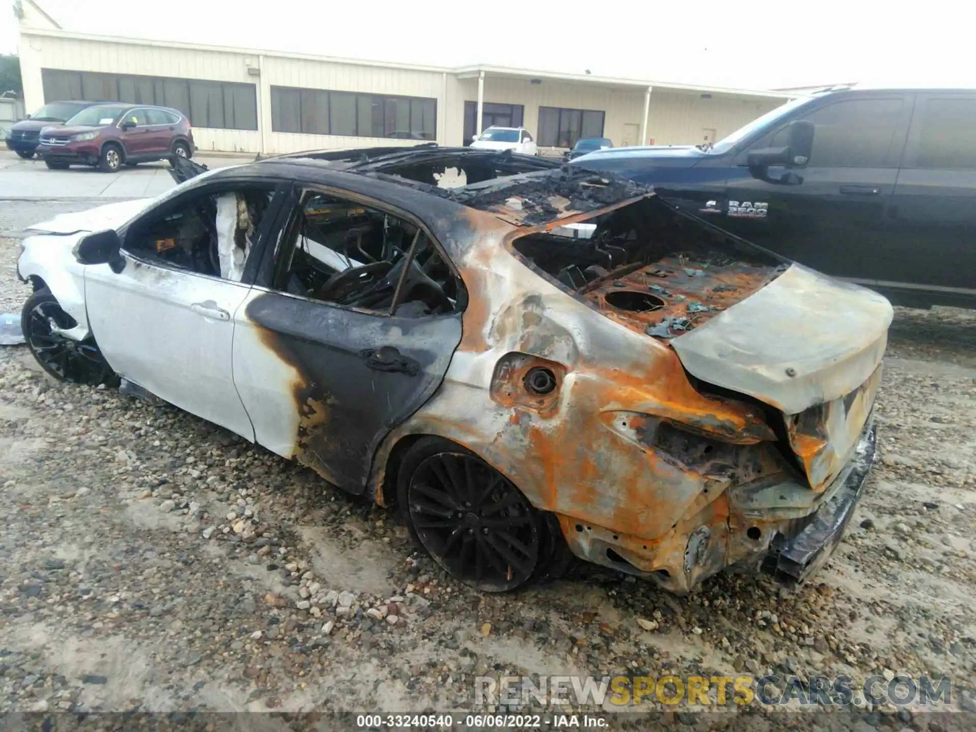 3 Photograph of a damaged car 4T1K61AK9MU616397 TOYOTA CAMRY 2021