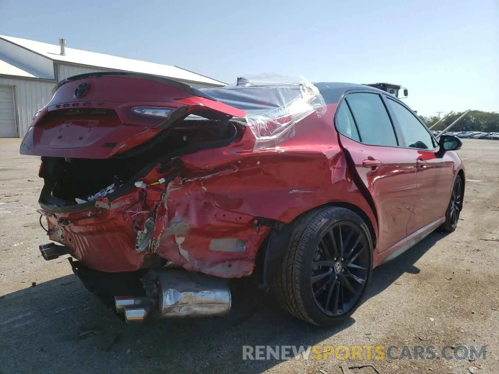 4 Photograph of a damaged car 4T1K61AKXMU411557 TOYOTA CAMRY 2021