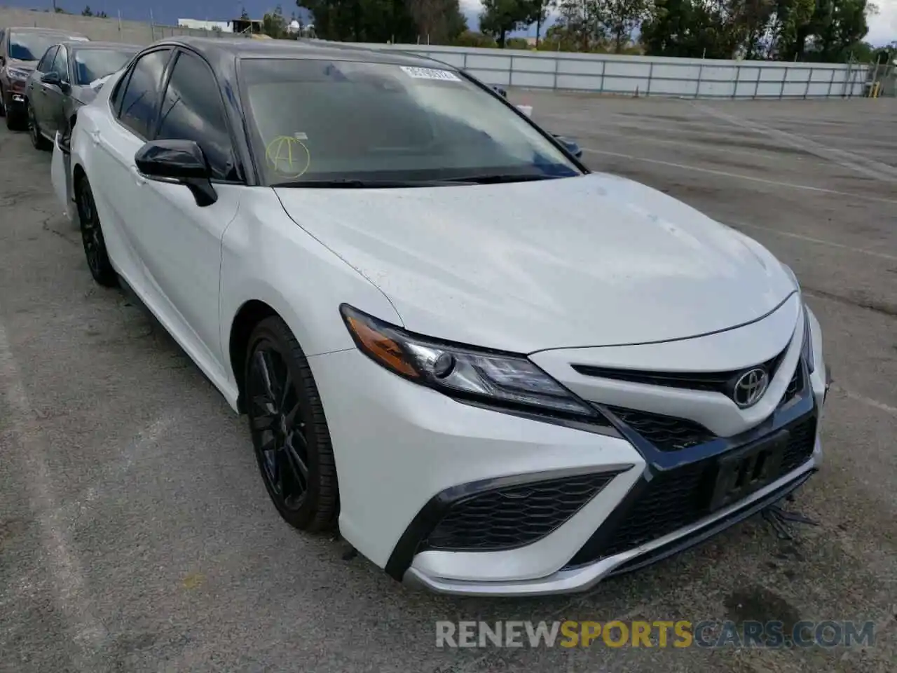 1 Photograph of a damaged car 4T1K61AKXMU411753 TOYOTA CAMRY 2021