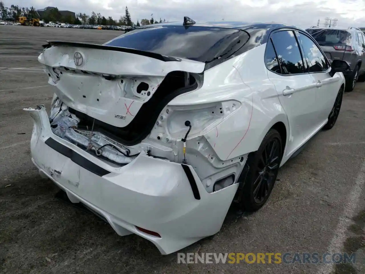 4 Photograph of a damaged car 4T1K61AKXMU411753 TOYOTA CAMRY 2021