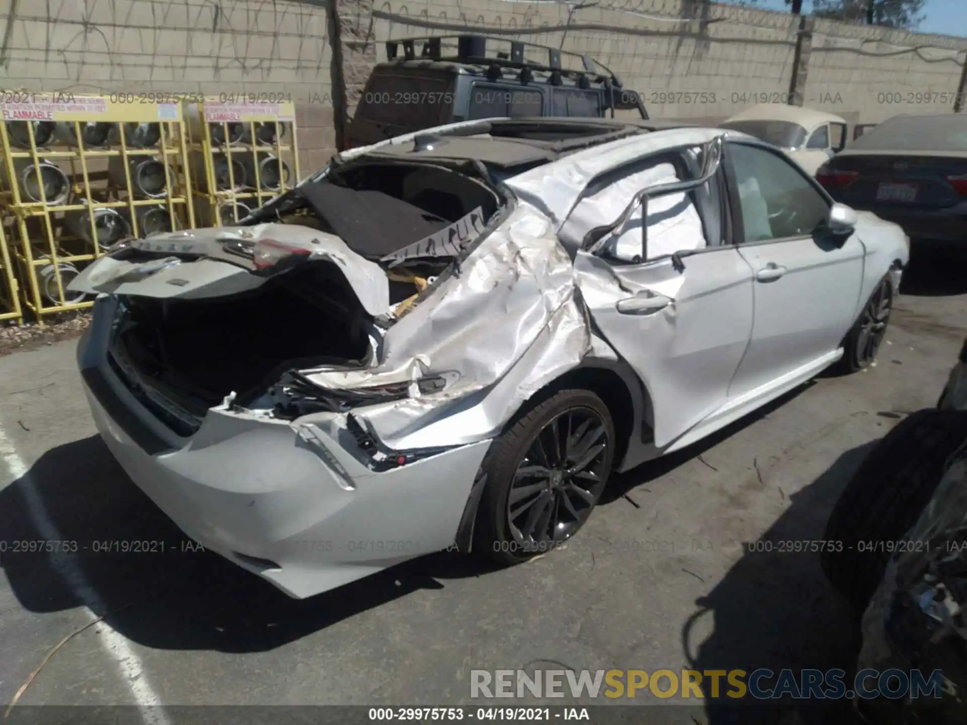 4 Photograph of a damaged car 4T1K61AKXMU560924 TOYOTA CAMRY 2021