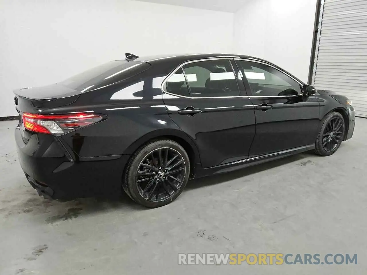 3 Photograph of a damaged car 4T1K61AKXMU575763 TOYOTA CAMRY 2021