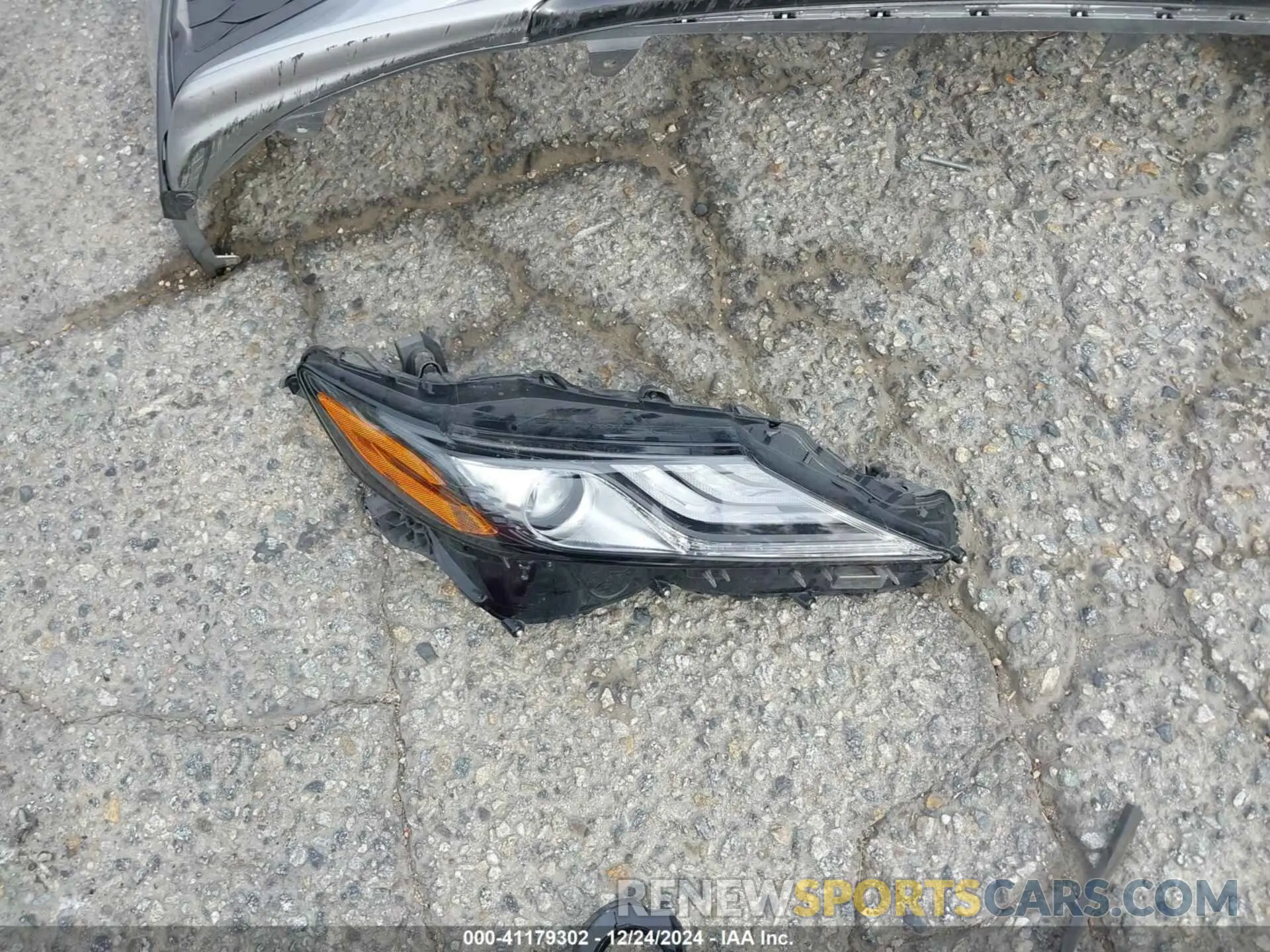 19 Photograph of a damaged car 4T1K61BK1MU046801 TOYOTA CAMRY 2021