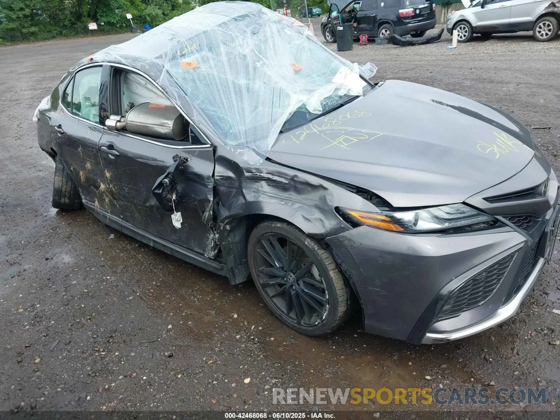 1 Photograph of a damaged car 4T1K61BK3MU037453 TOYOTA CAMRY 2021