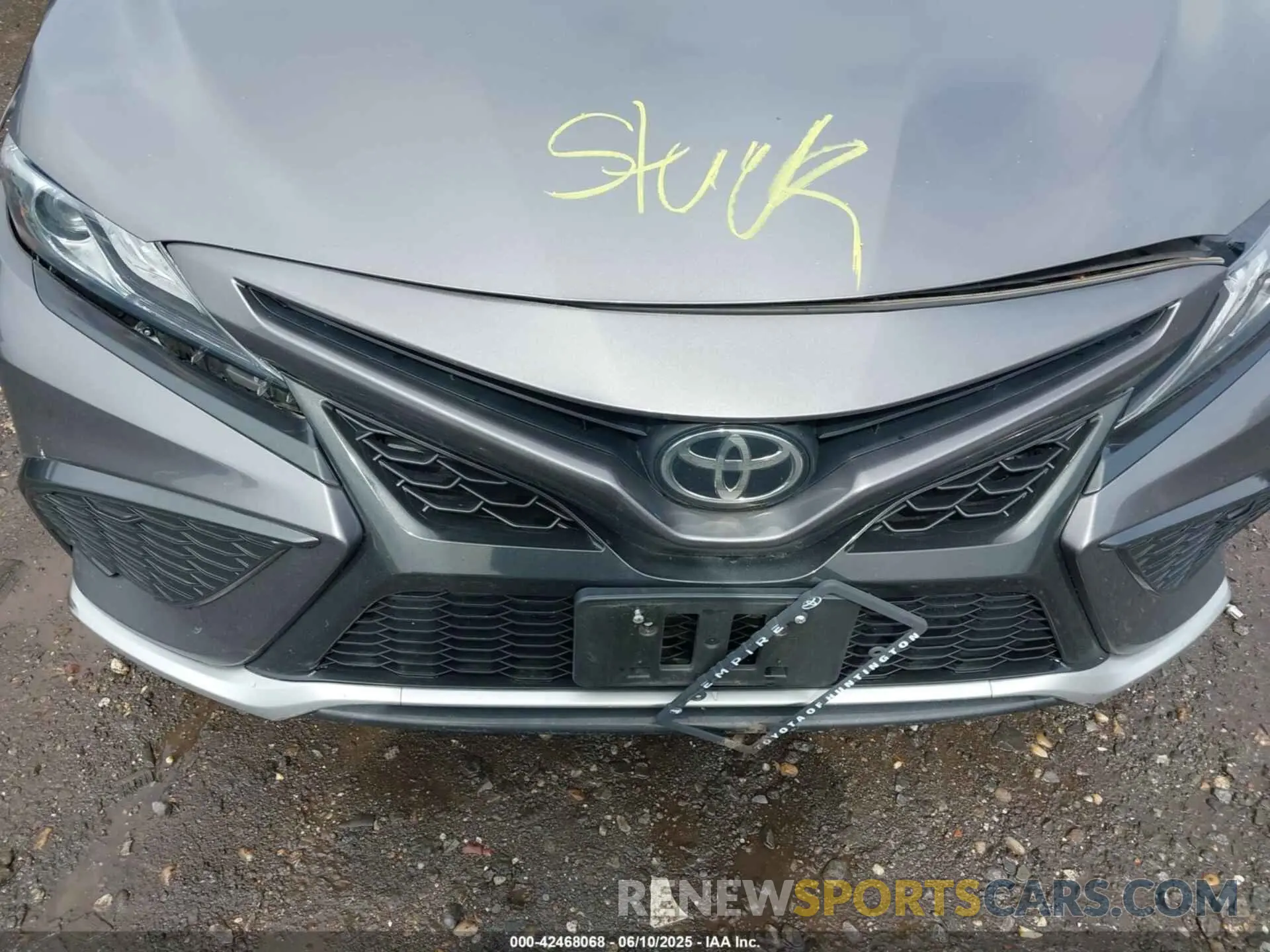 10 Photograph of a damaged car 4T1K61BK3MU037453 TOYOTA CAMRY 2021