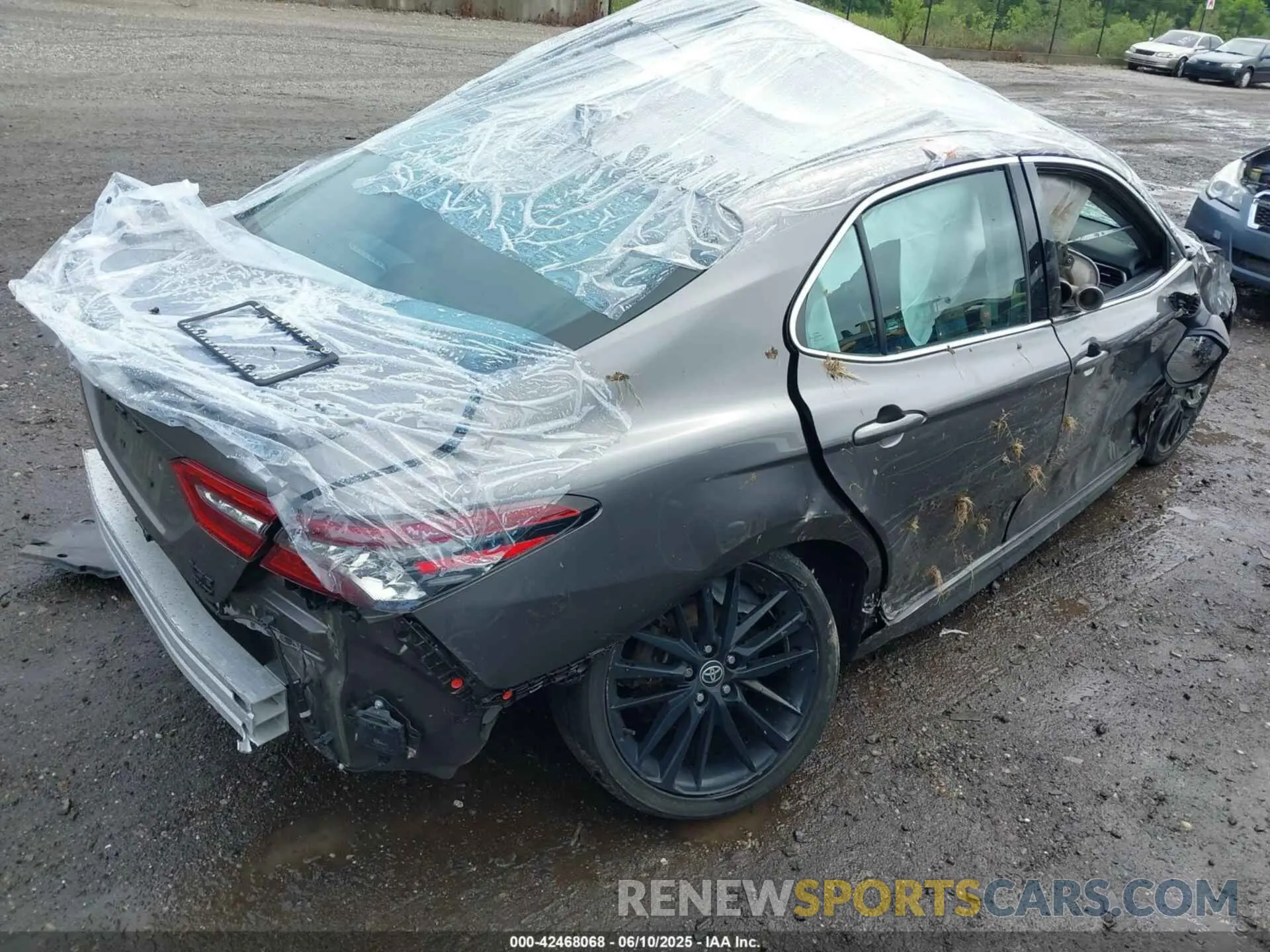4 Photograph of a damaged car 4T1K61BK3MU037453 TOYOTA CAMRY 2021