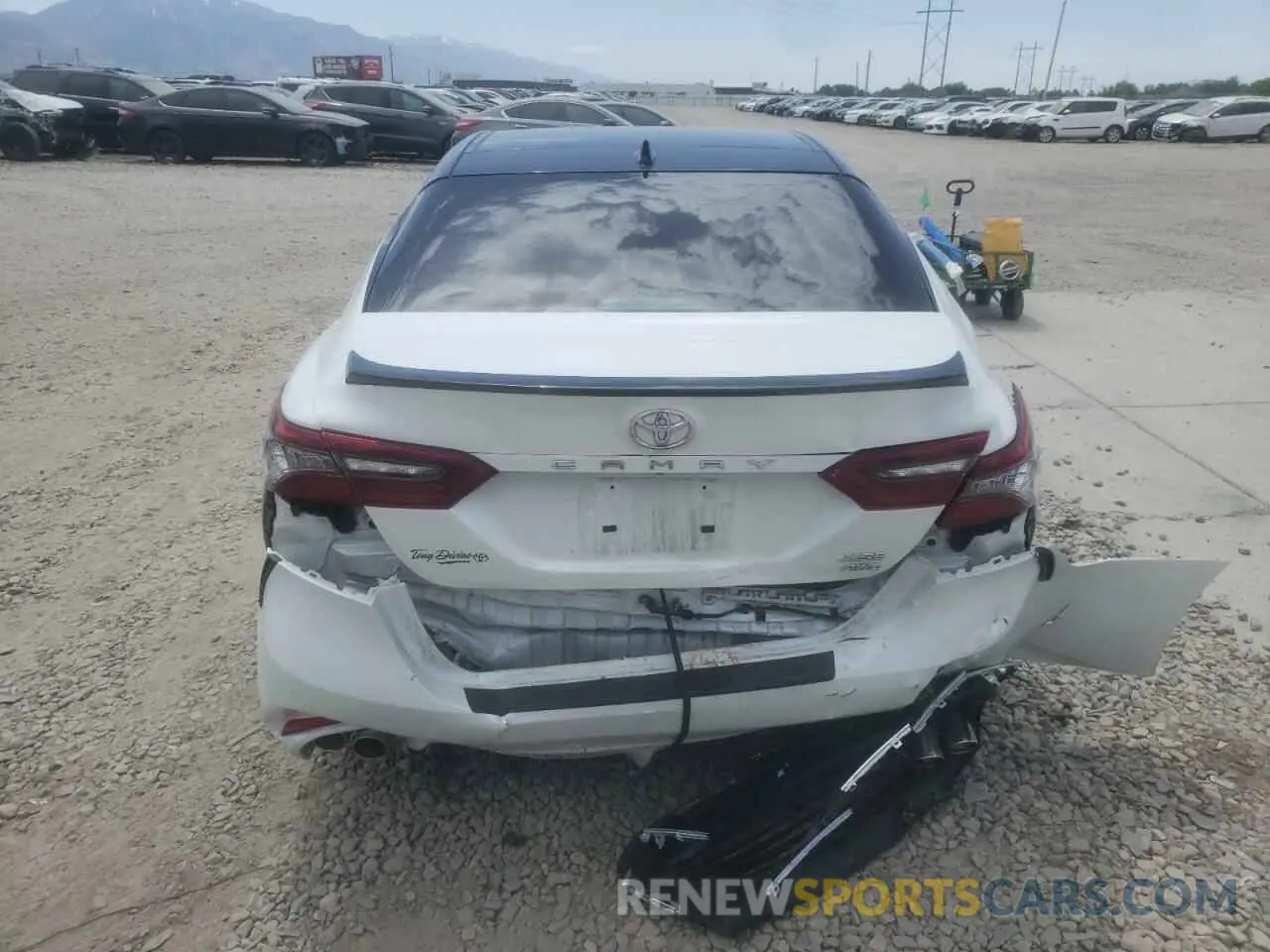 6 Photograph of a damaged car 4T1K61BK4MU040667 TOYOTA CAMRY 2021