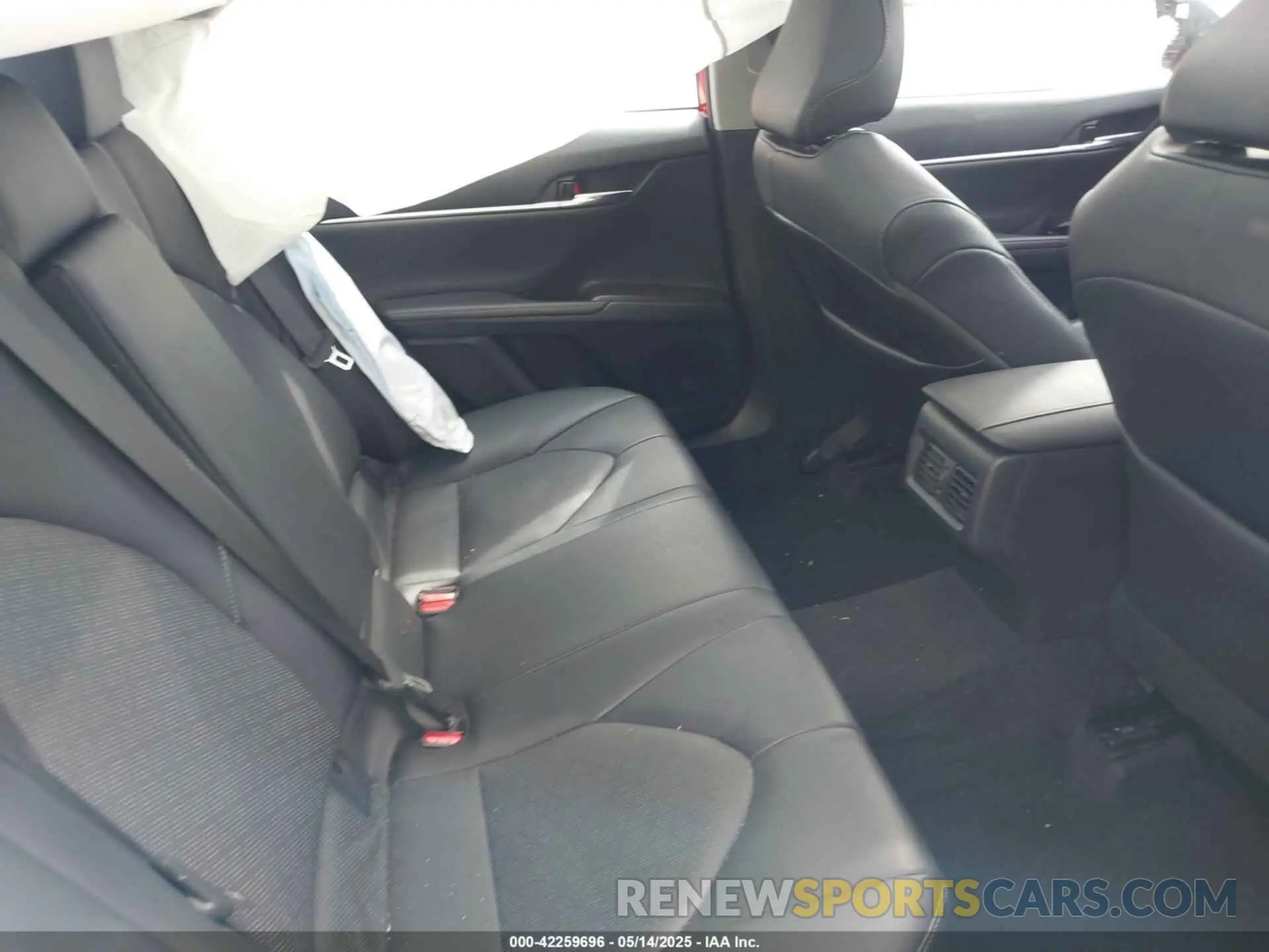 8 Photograph of a damaged car 4T1K61BK7MU019912 TOYOTA CAMRY 2021