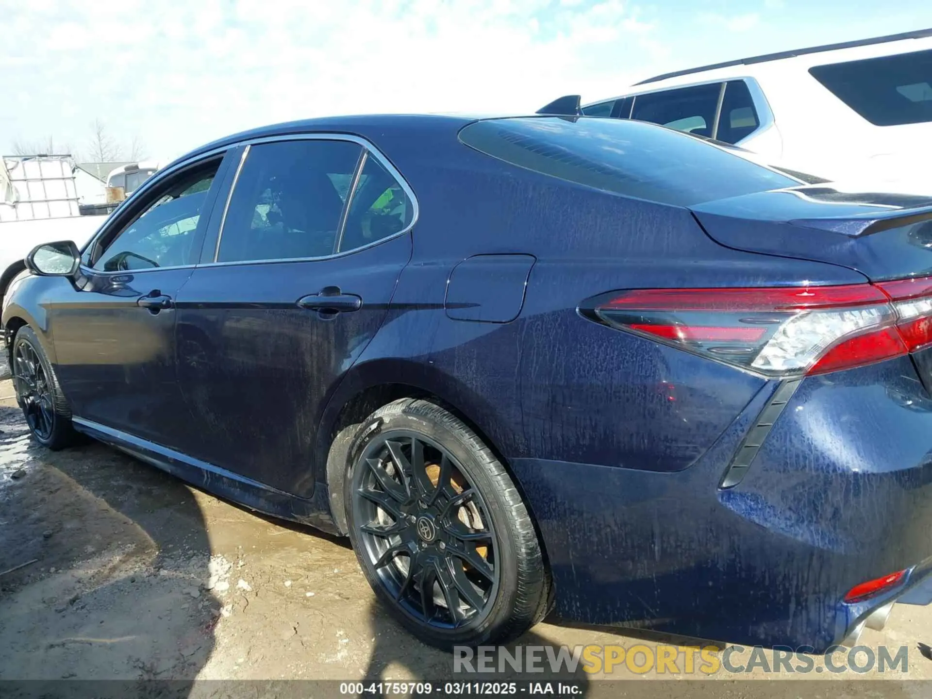 14 Photograph of a damaged car 4T1K61BK7MU030943 TOYOTA CAMRY 2021