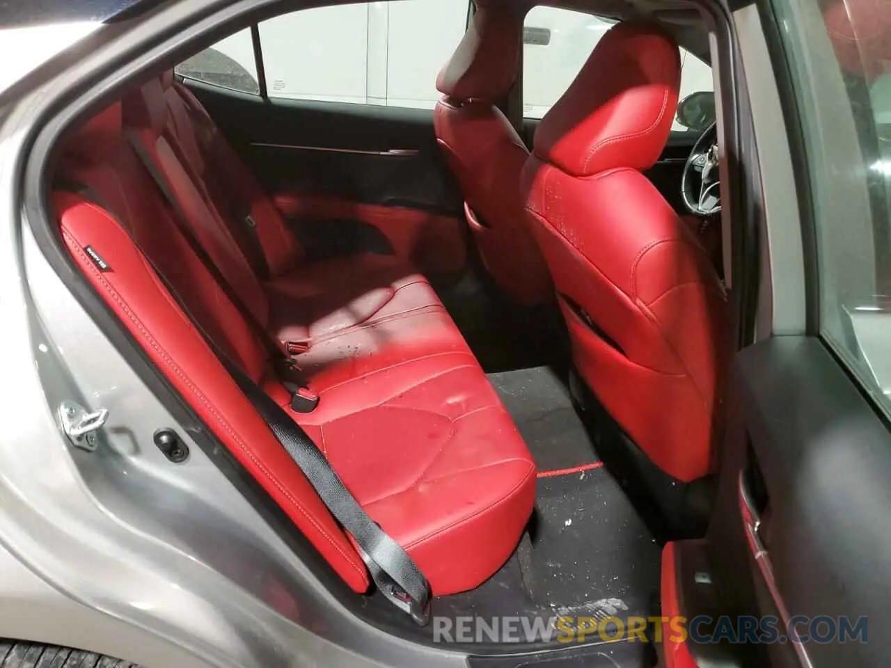 10 Photograph of a damaged car 4T1K61BK7MU042977 TOYOTA CAMRY 2021