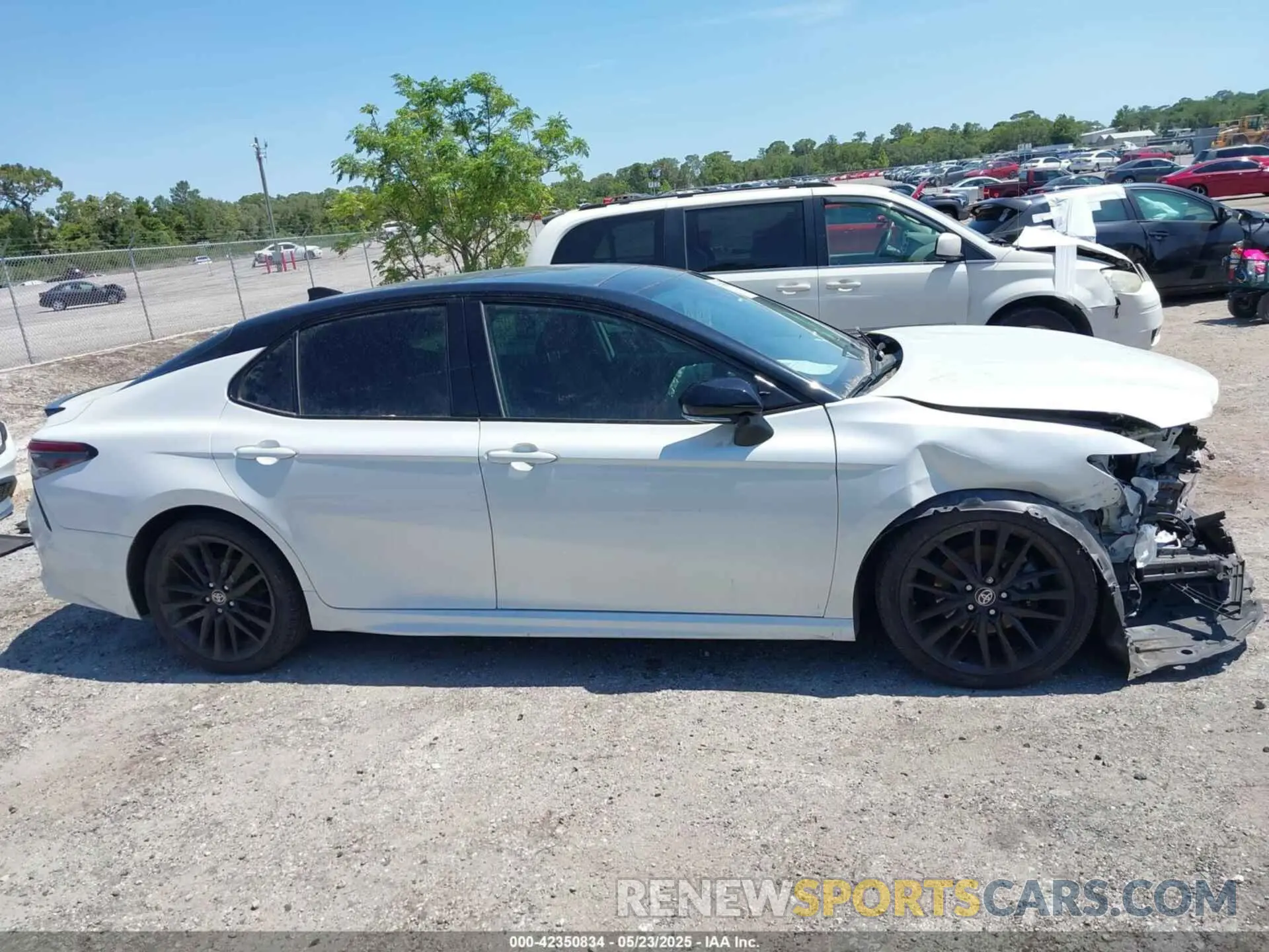 13 Photograph of a damaged car 4T1K61BK8MU032555 TOYOTA CAMRY 2021