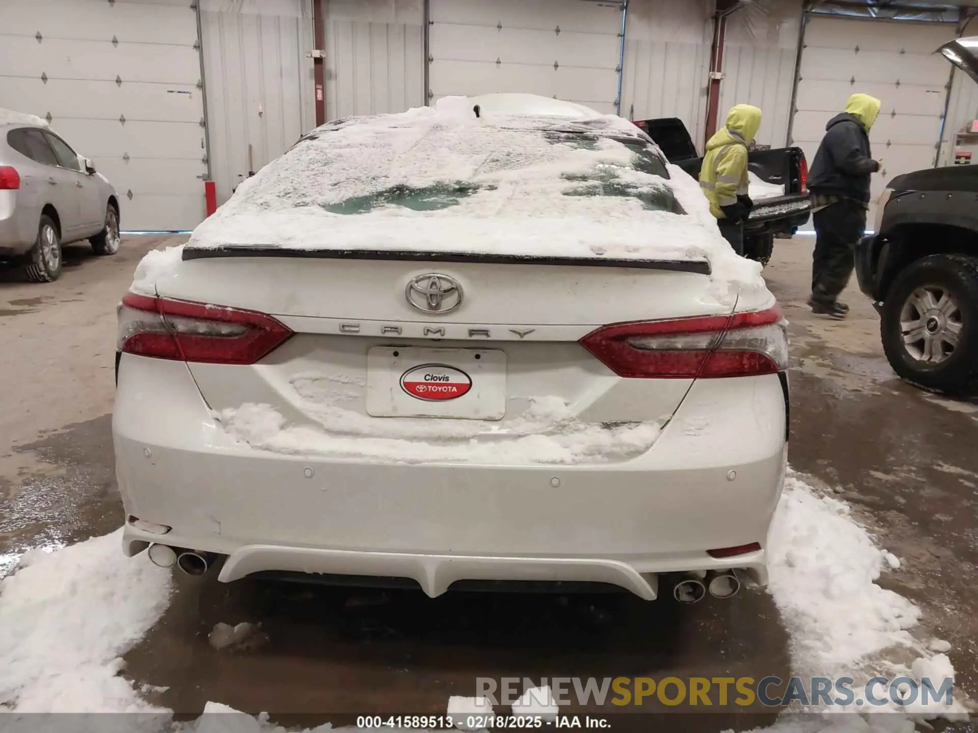16 Photograph of a damaged car 4T1KZ1AK3MU055637 TOYOTA CAMRY 2021